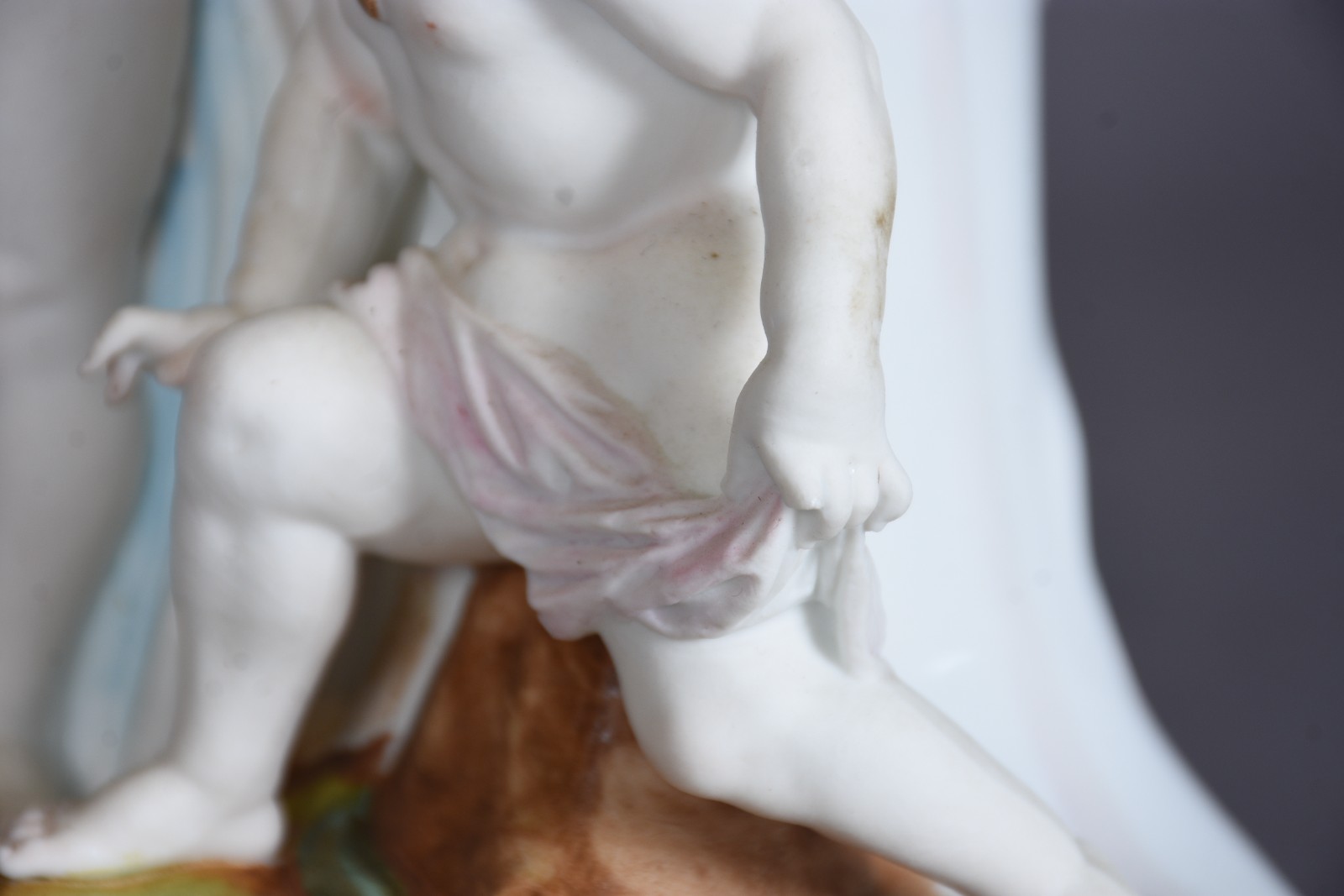 Vaso de porcelana francesa Velho Paris, decorado com figuras... - foto 8 de 10