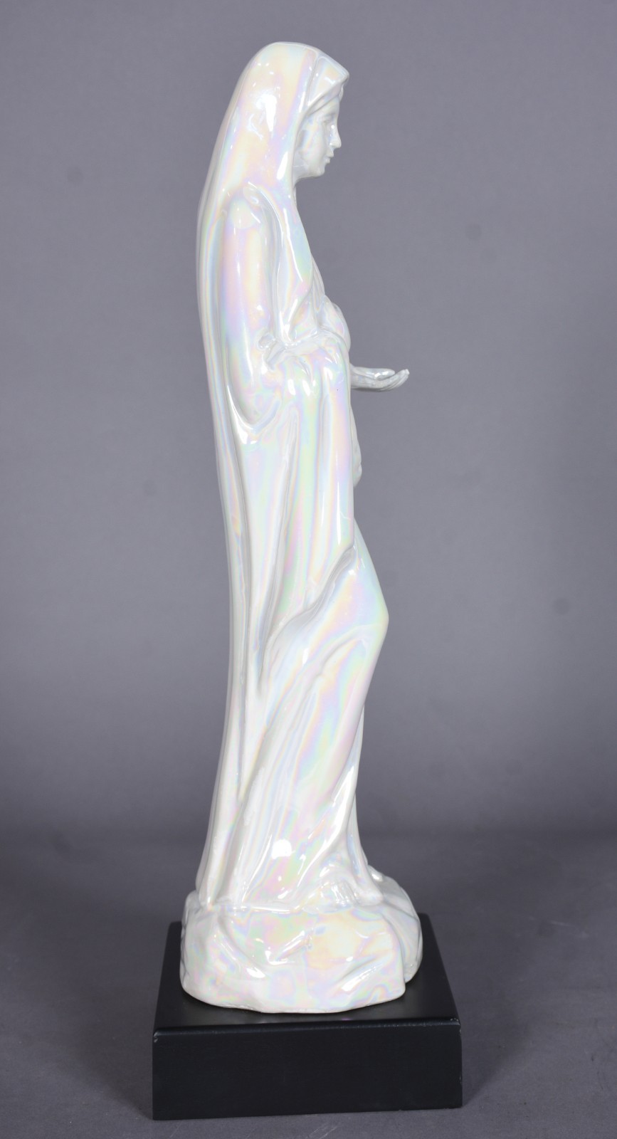 Estatueta de cerâmica perolada representando Nossa Senhora. - foto 4 de 6