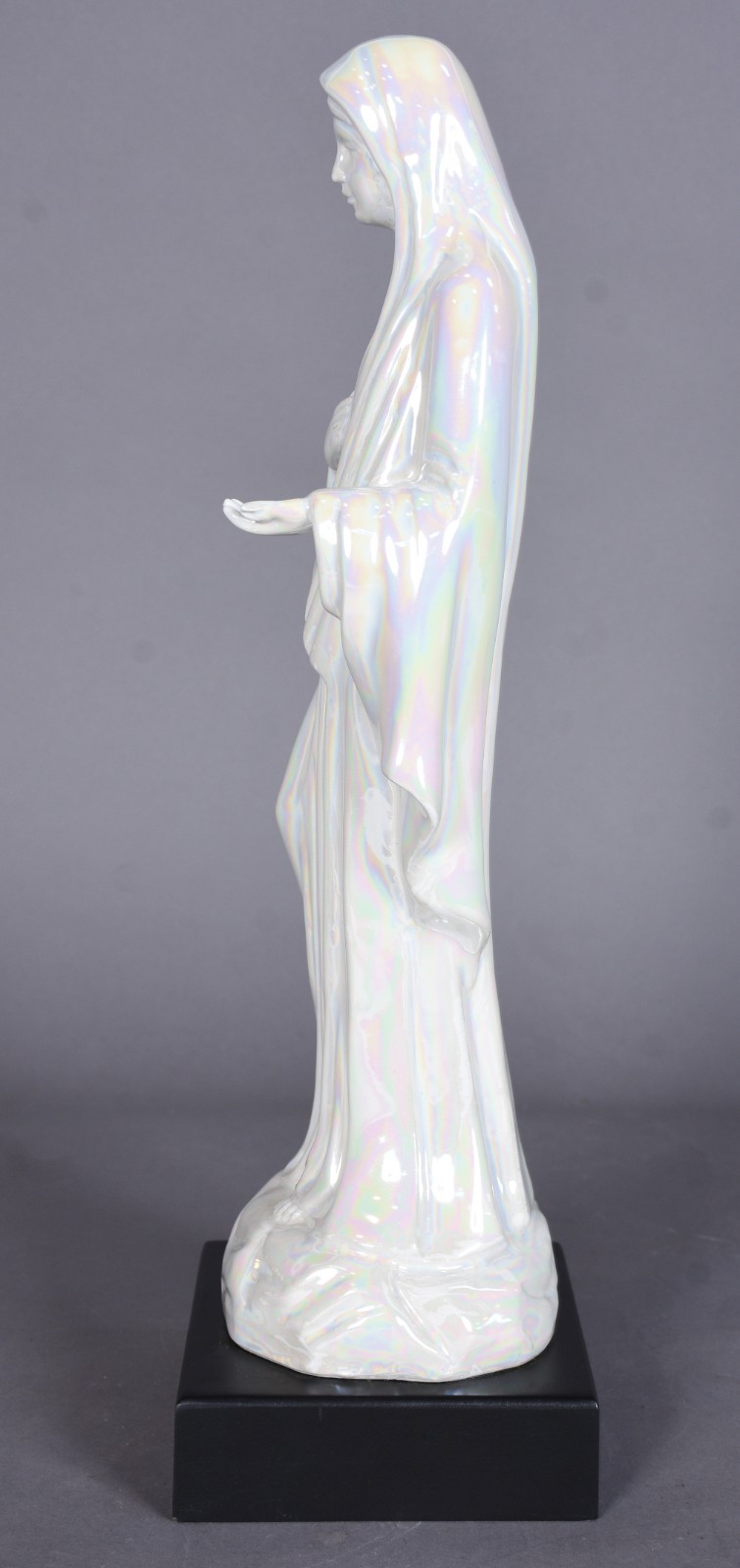 Estatueta de cerâmica perolada representando Nossa Senhora. - foto 5 de 6