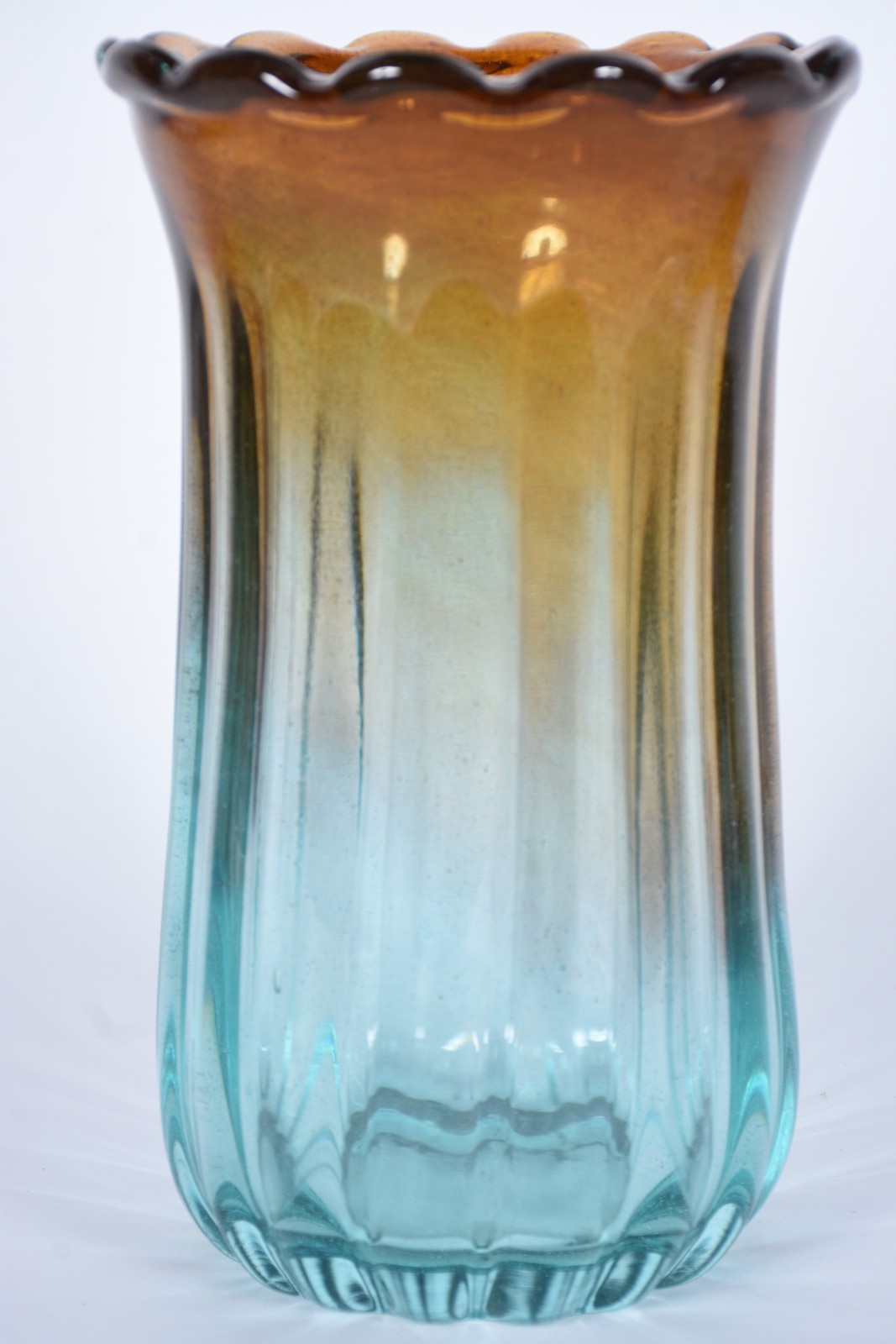Vaso de vidro decorativo na cor azul e âmbar. - foto 1 de 4