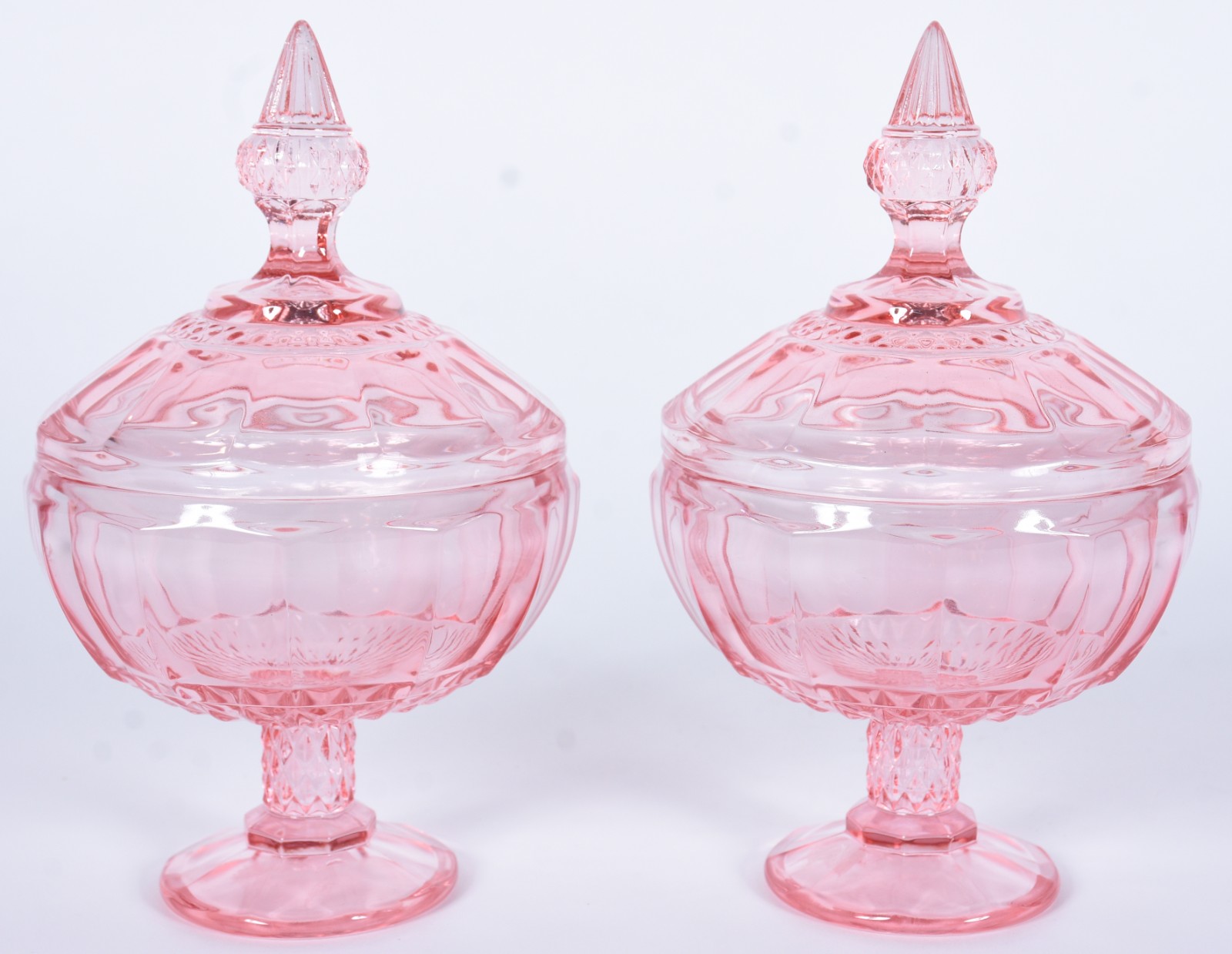 Par de compoteiras em demi cristal trabalhadas na cor rosa. - foto 1 de 4