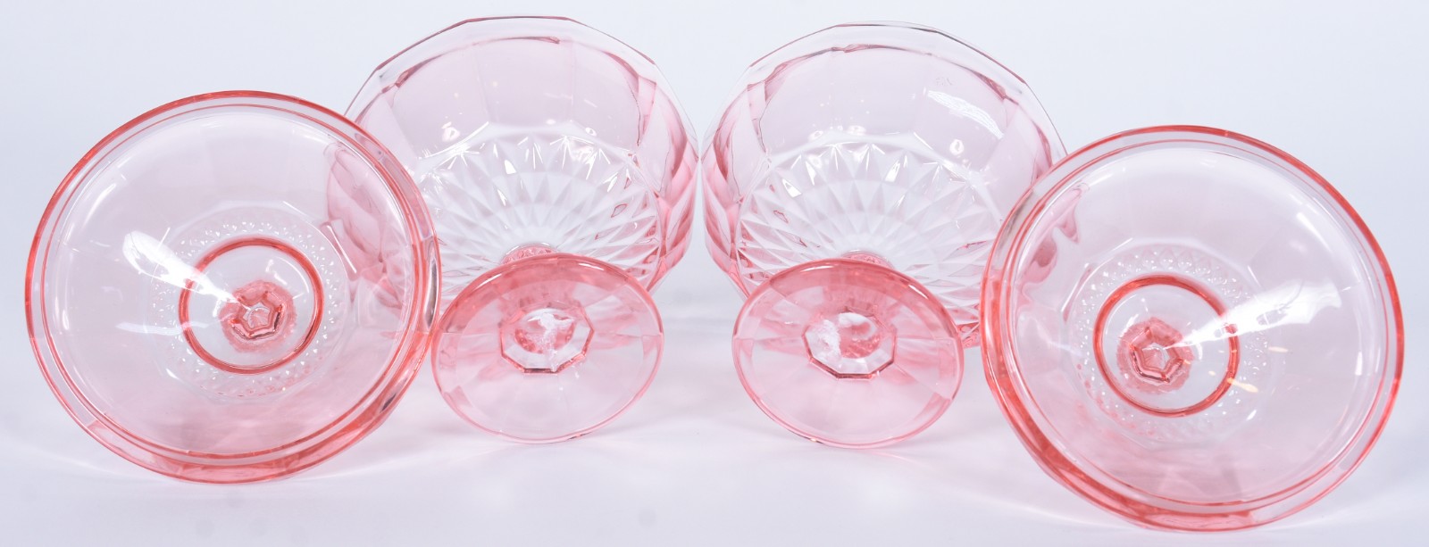 Par de compoteiras em demi cristal trabalhadas na cor rosa. - foto 4 de 4