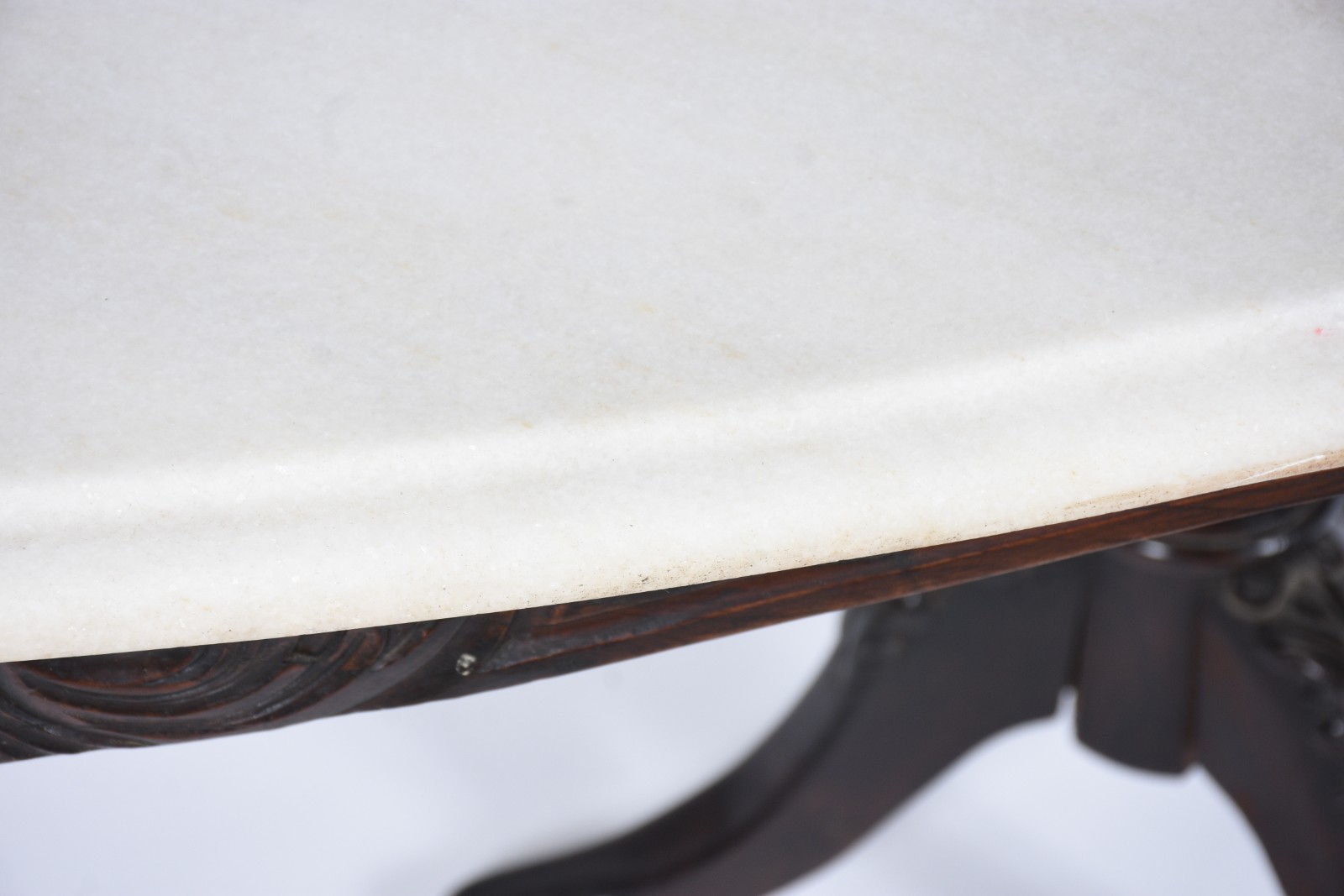 Mesa de jantar no feitio oval, base em duplo balaústre de madeira... - foto 8 de 8