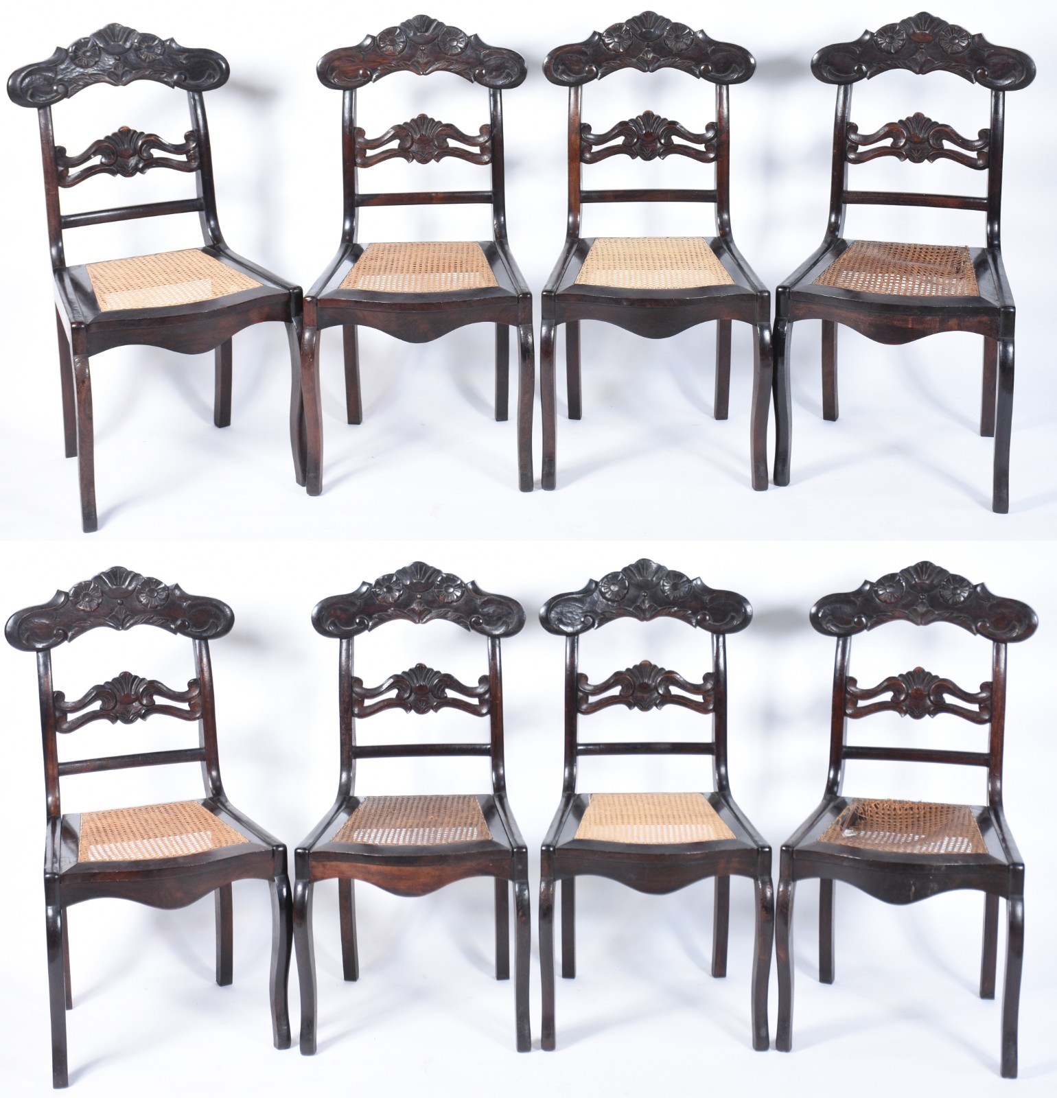 Conjunto com 8 antigas cadeiras para sala de jantar de madeira nobre... - foto 1 de 11