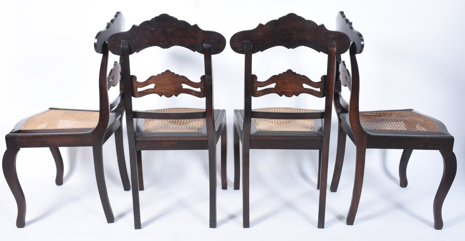 Conjunto com 8 antigas cadeiras para sala de jantar de madeira nobre... - foto 4 de 11