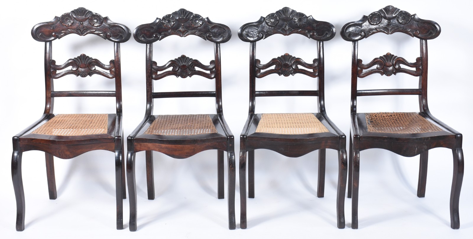 Conjunto com 8 antigas cadeiras para sala de jantar de madeira nobre... - foto 6 de 11