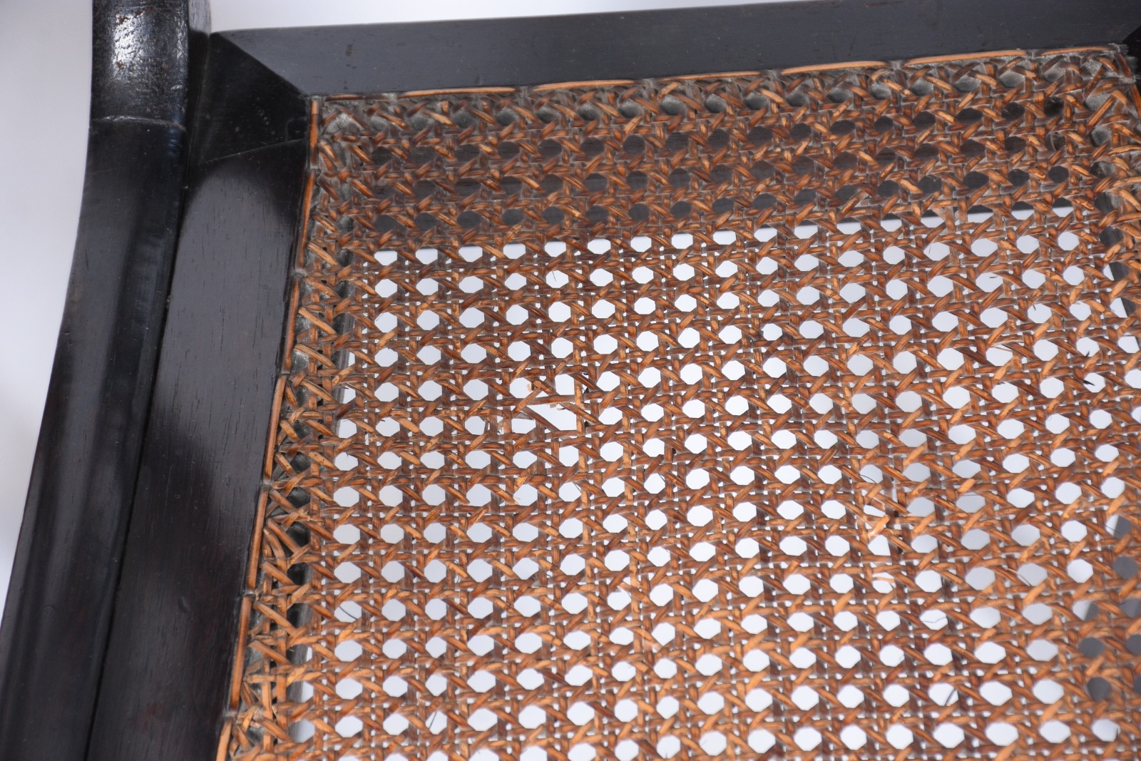 Conjunto com 8 antigas cadeiras para sala de jantar de madeira nobre... - foto 11 de 11