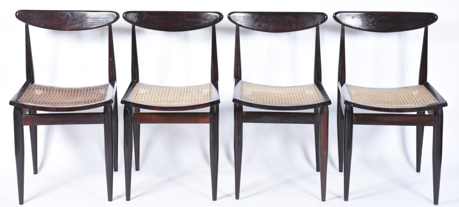 Conjunto com oito cadeiras para sala de jantar de madeira nobre com... - foto 2 de 10