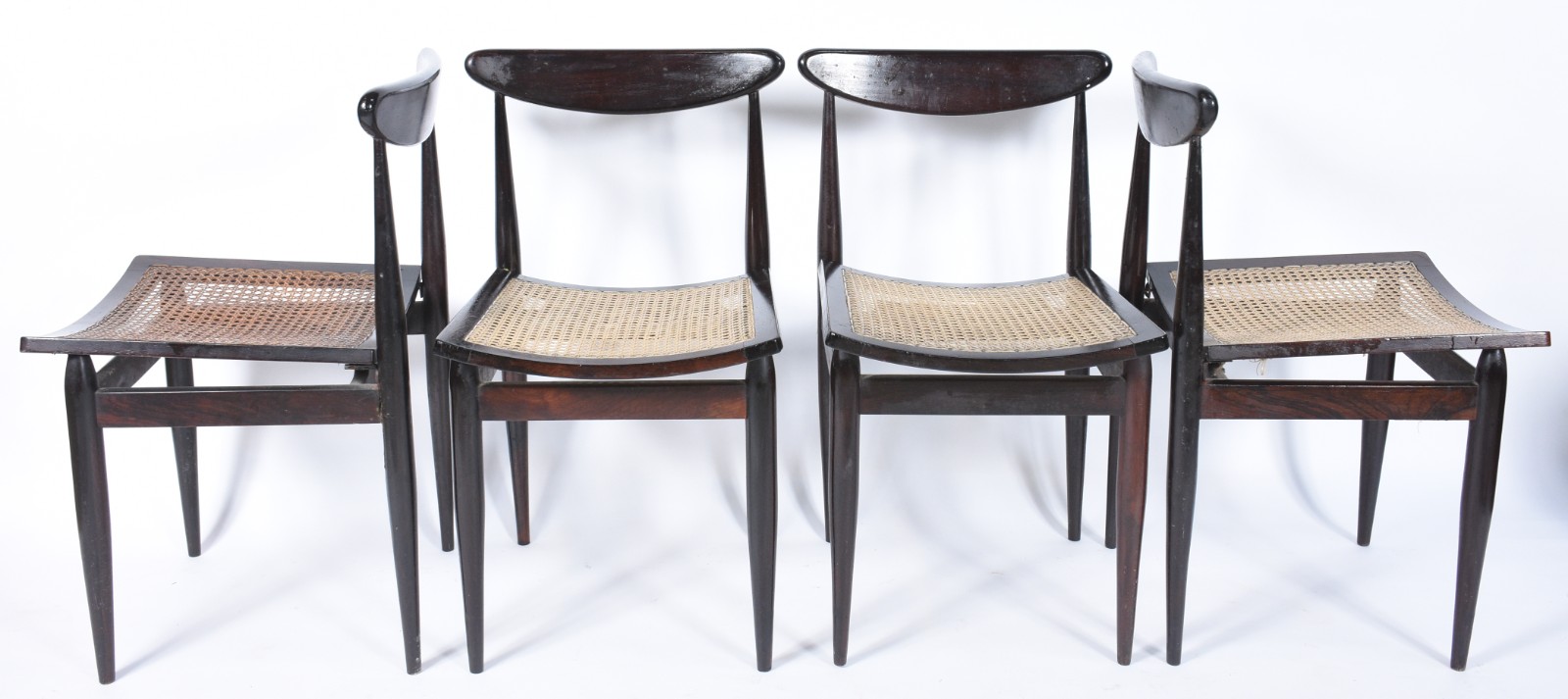 Conjunto com oito cadeiras para sala de jantar de madeira nobre com... - foto 3 de 10