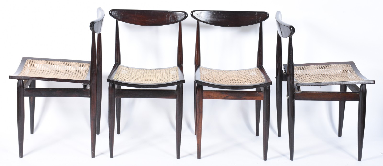 Conjunto com oito cadeiras para sala de jantar de madeira nobre com... - foto 6 de 10