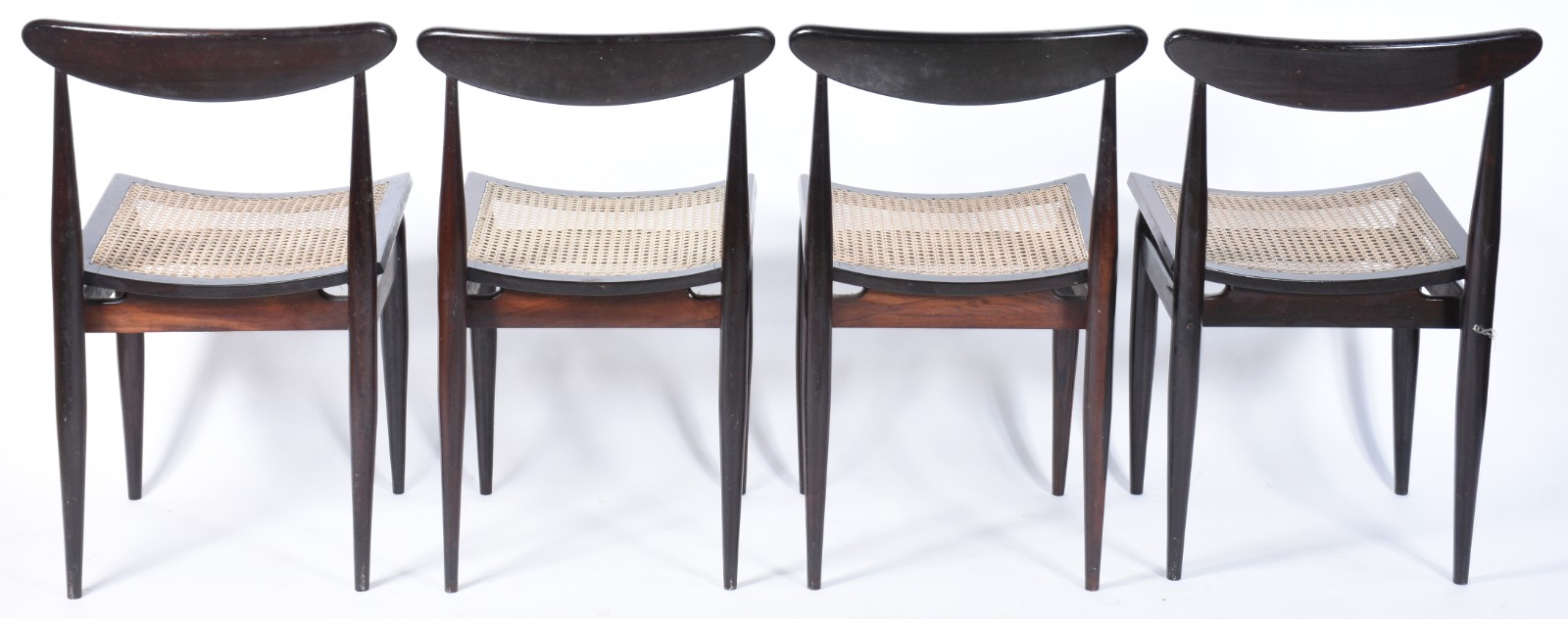 Conjunto com oito cadeiras para sala de jantar de madeira nobre com... - foto 7 de 10