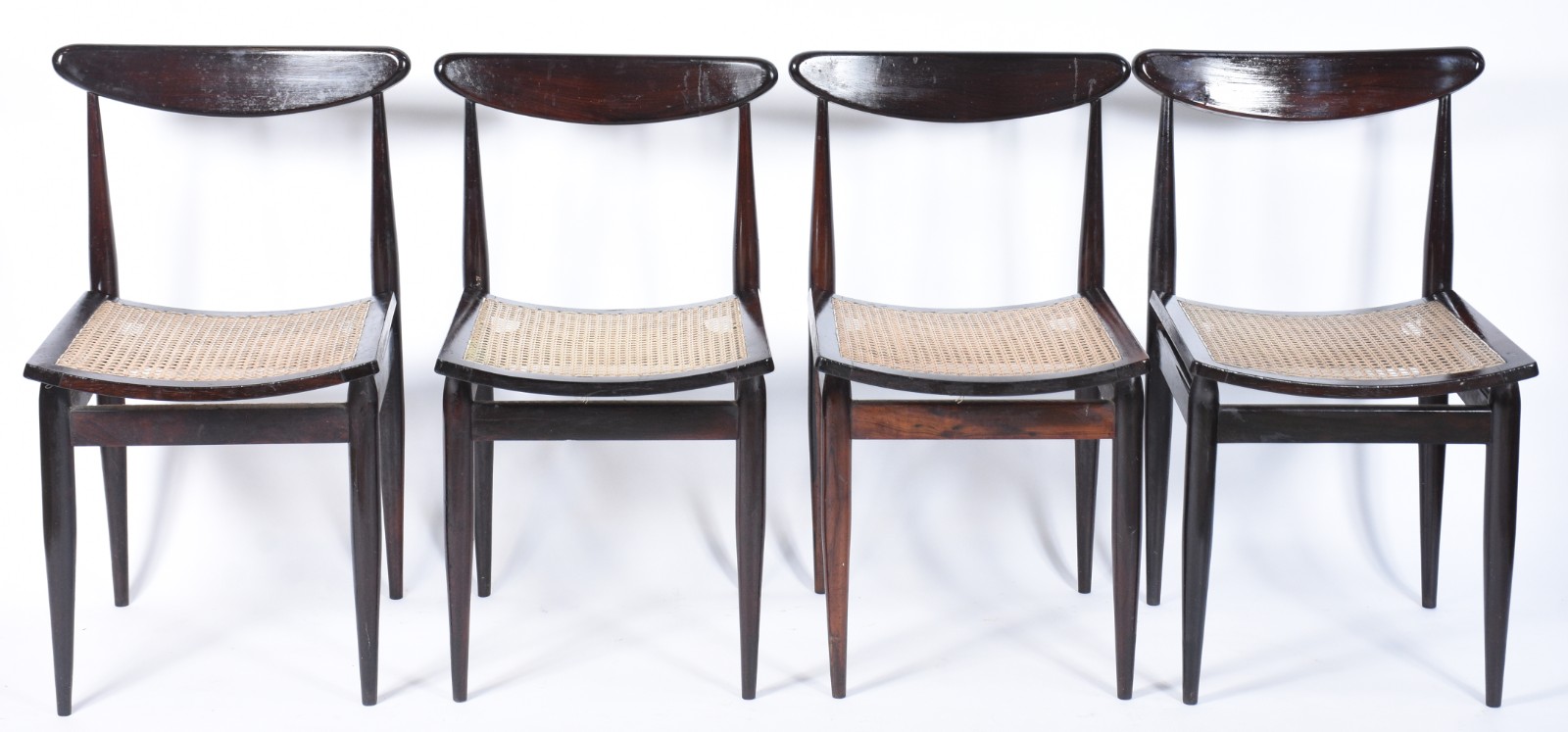 Conjunto com oito cadeiras para sala de jantar de madeira nobre com... - foto 8 de 10