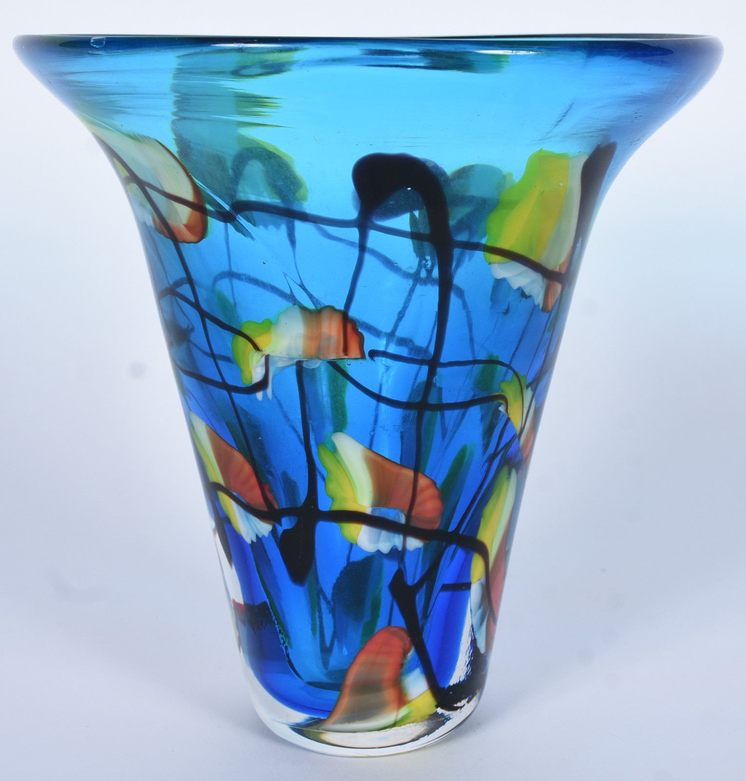 Vaso de vidro decorativo na cor azul "fantasia". - foto 1 de 5