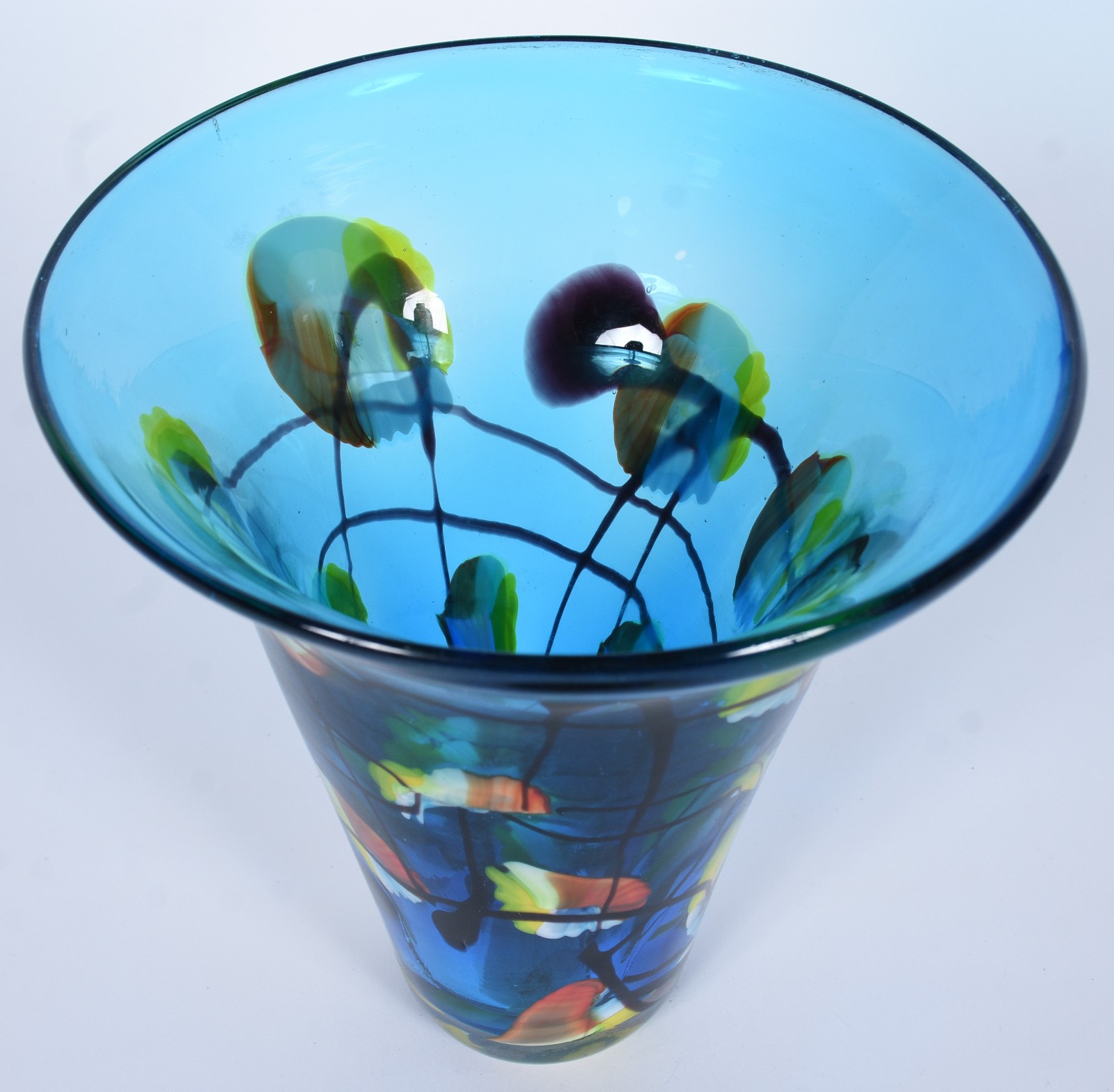 Vaso de vidro decorativo na cor azul "fantasia". - foto 3 de 5