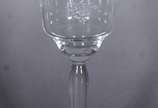 Serviço de taças de cristal lavrado, composto d... - Serviço de taças de cristal lavrado, composto de: 7 para champagne, 5 para vinho tinto, 7 para vinho branco, 7 para vinho do Porto e 3 para lico...