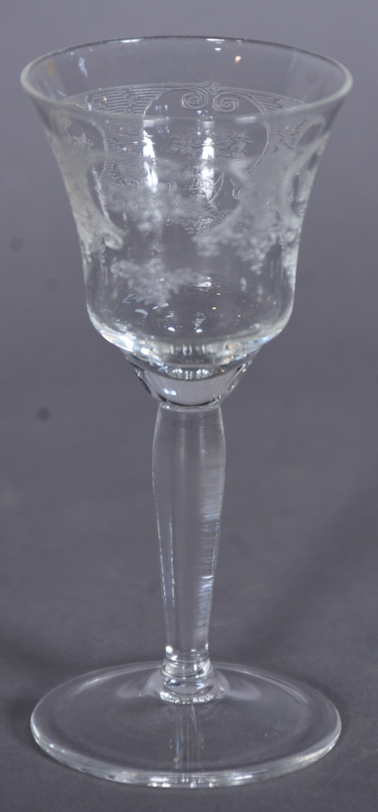 Serviço de taças de cristal lavrado, composto de: 7 para champagne, 5... - foto 4 de 9
