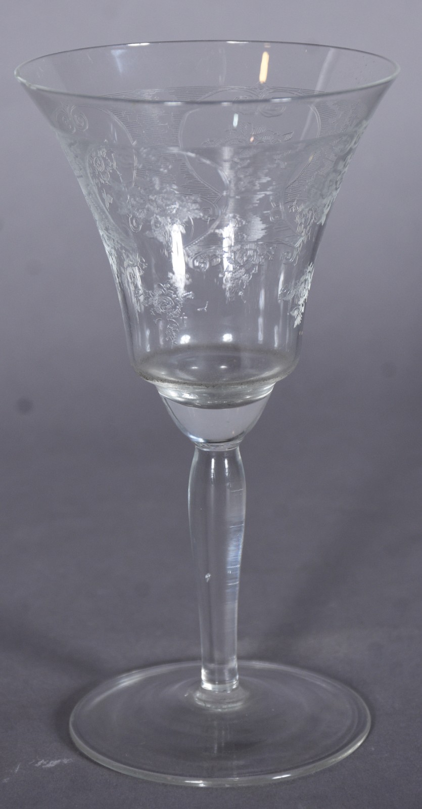 Serviço de taças de cristal lavrado, composto de: 7 para champagne, 5... - foto 5 de 9