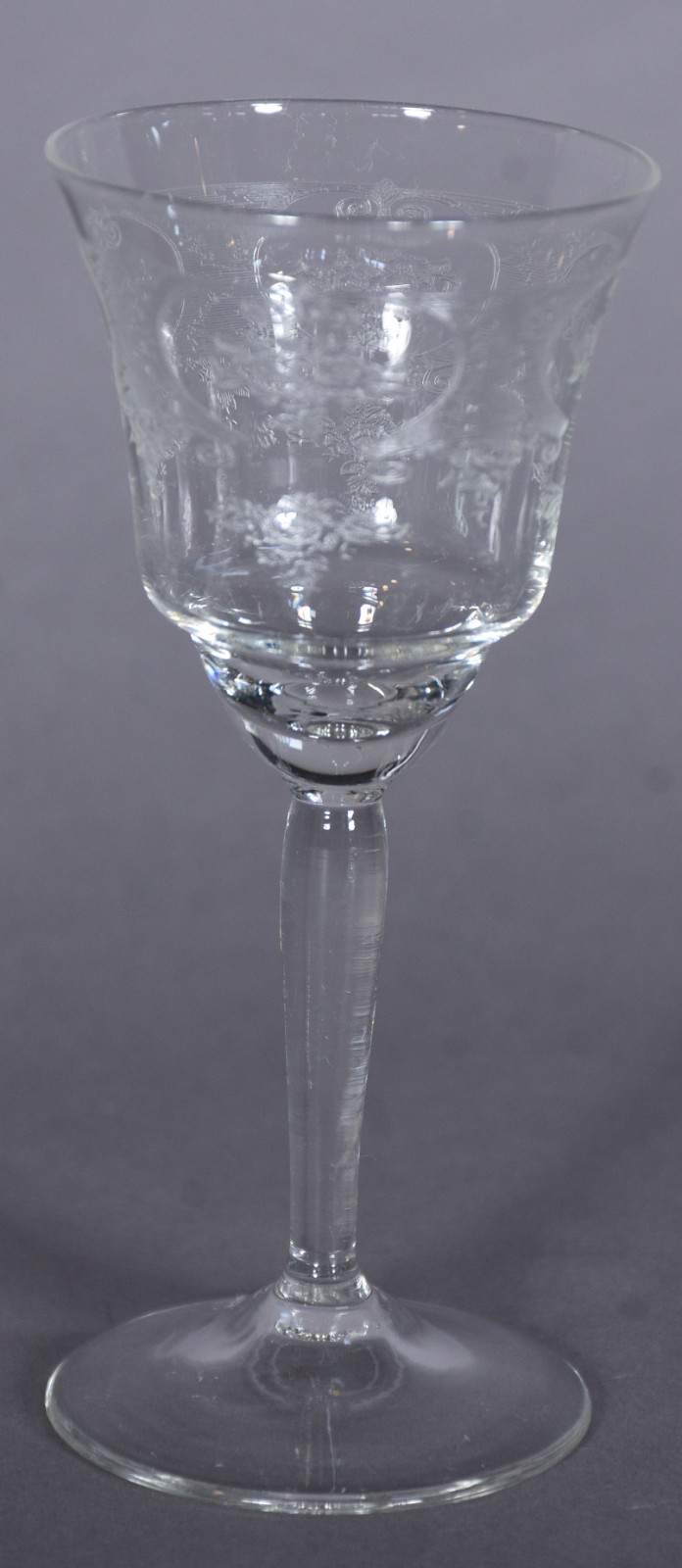 Serviço de taças de cristal lavrado, composto de: 7 para champagne, 5... - foto 6 de 9