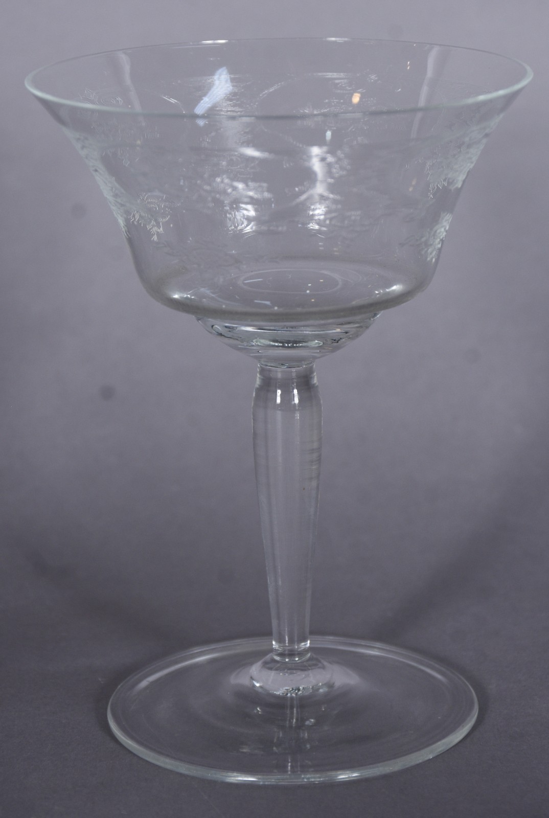 Serviço de taças de cristal lavrado, composto de: 7 para champagne, 5... - foto 7 de 9