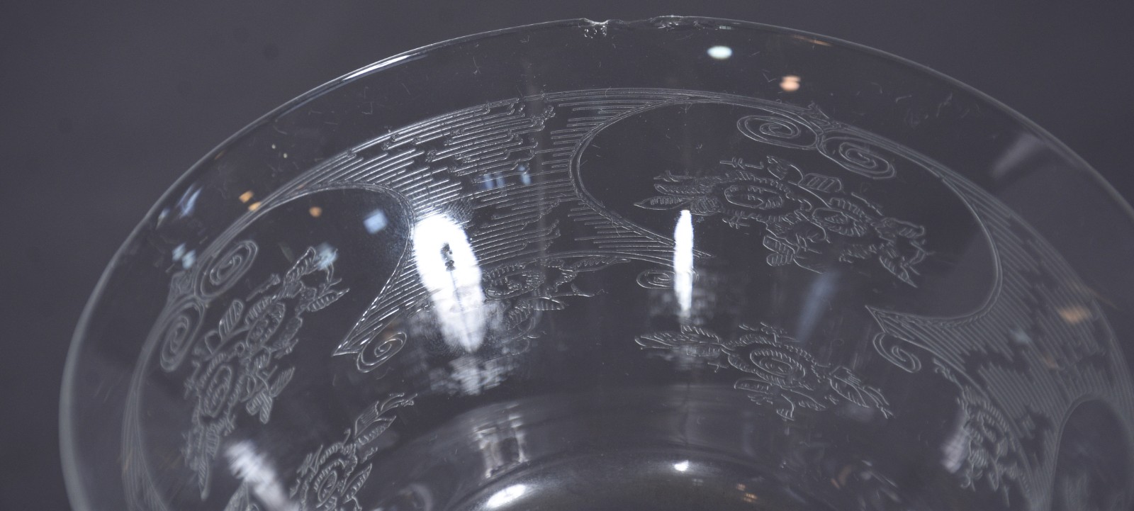 Serviço de taças de cristal lavrado, composto de: 7 para champagne, 5... - foto 9 de 9