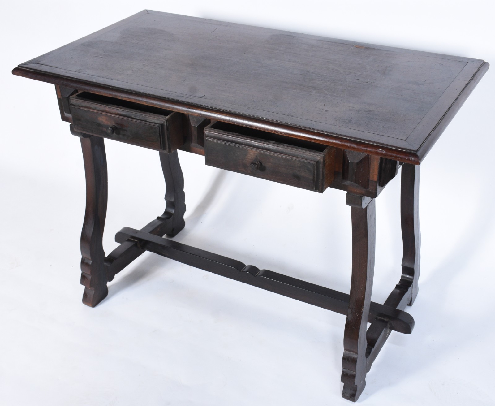 Mesa escrivaninha de madeira nobre com 2 gavetas, pernas na forma de... - foto 6 de 8