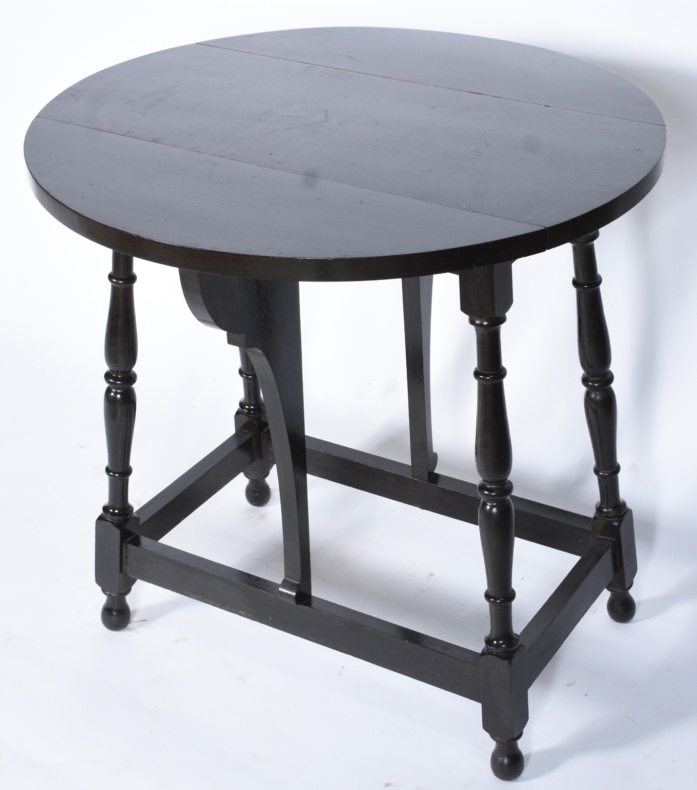 Mesa de madeira nobre feitio retangular, abas laterais que quando... - foto 2 de 7