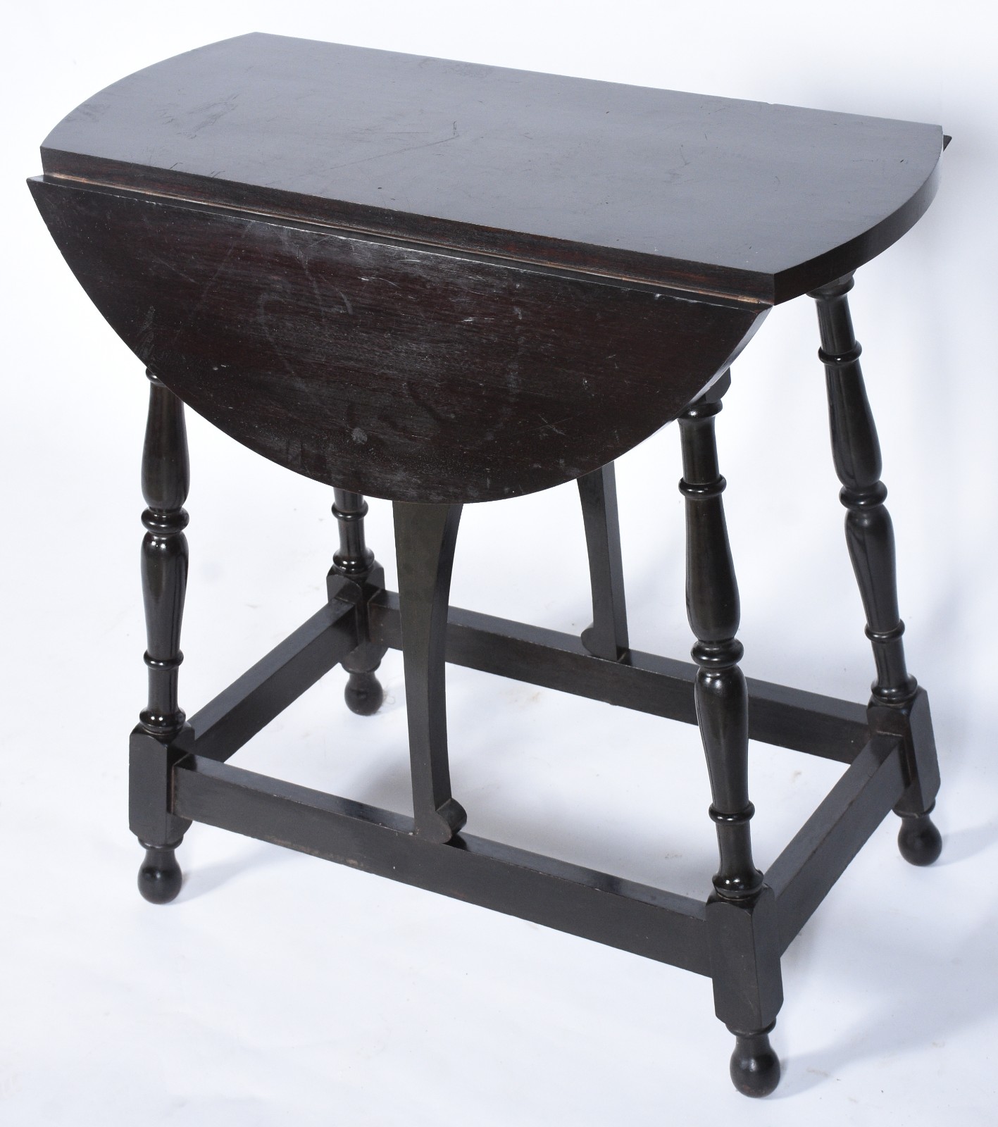 Mesa de madeira nobre feitio retangular, abas laterais que quando... - foto 1 de 7
