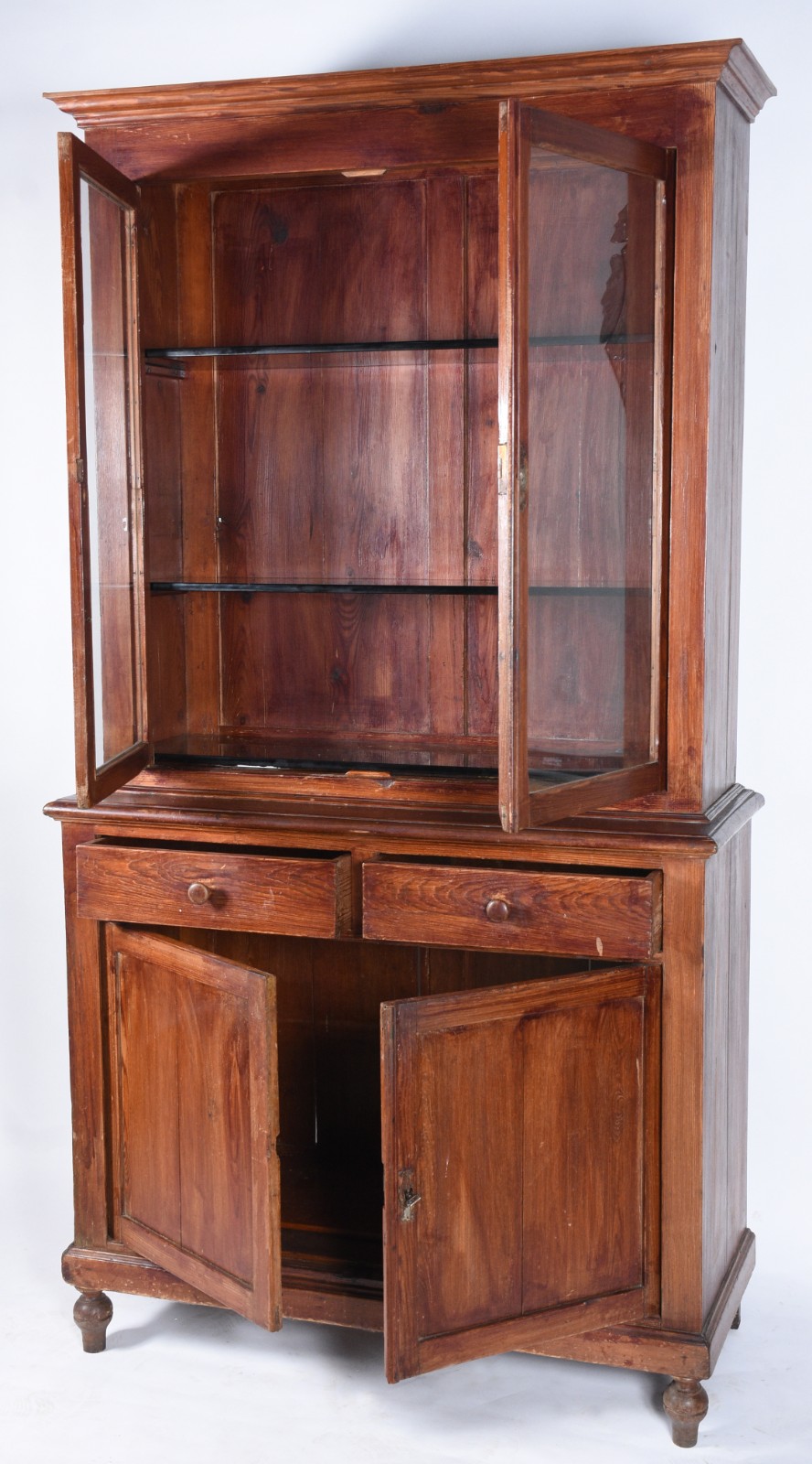 Vitrine de madeira nobre, duas portas envidraçadas com tres... - foto 2 de 10