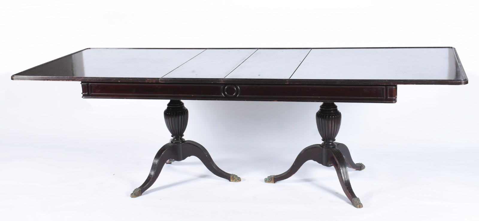 Mesa de jantar de madeira nobre, tampo retangular com duas tábuas... - foto 1 de 11