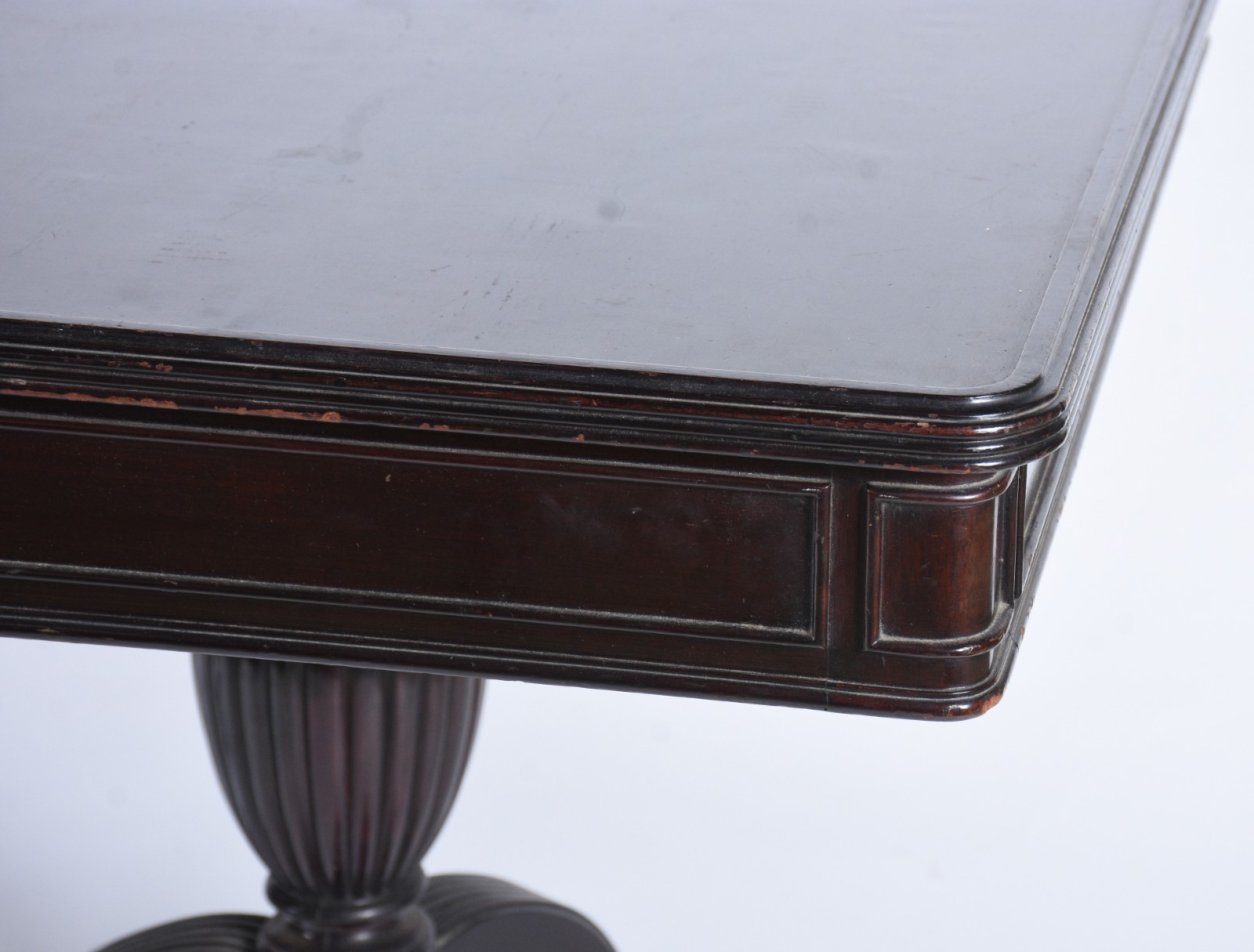 Mesa de jantar de madeira nobre, tampo retangular com duas tábuas... - foto 5 de 11