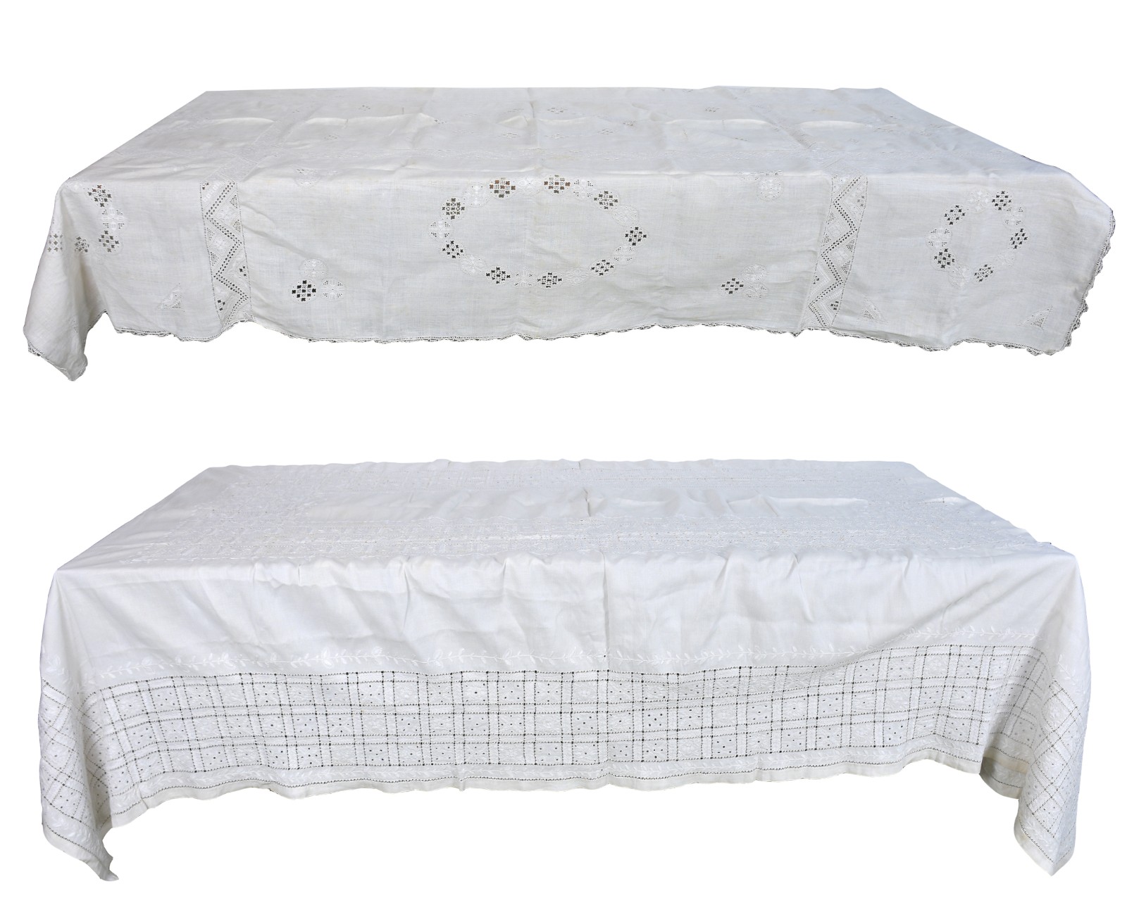 Duas toalhas de mesa na cor branca com bordados. (manchas de... - foto 1 de 10