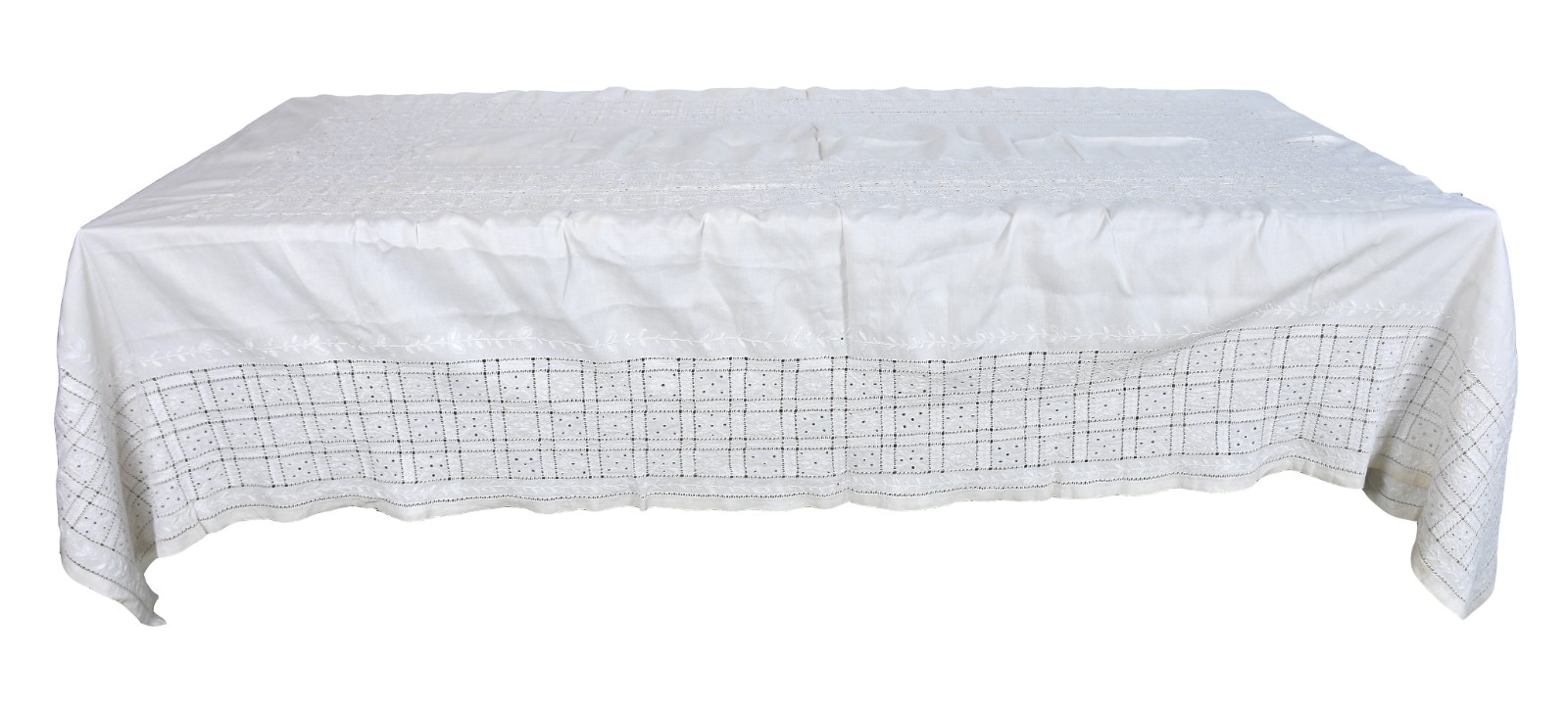 Duas toalhas de mesa na cor branca com bordados. (manchas de... - foto 3 de 10