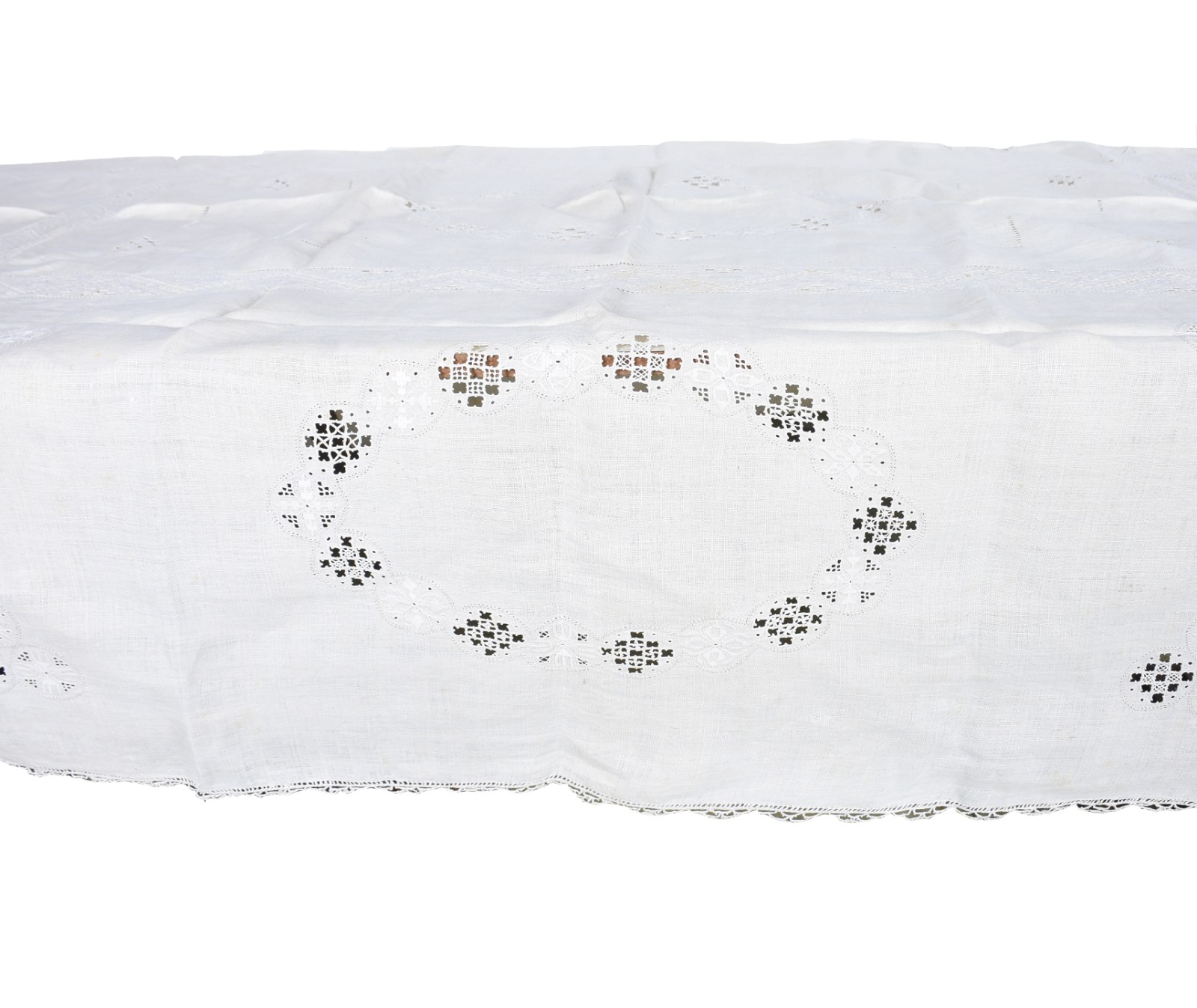 Duas toalhas de mesa na cor branca com bordados. (manchas de... - foto 5 de 10