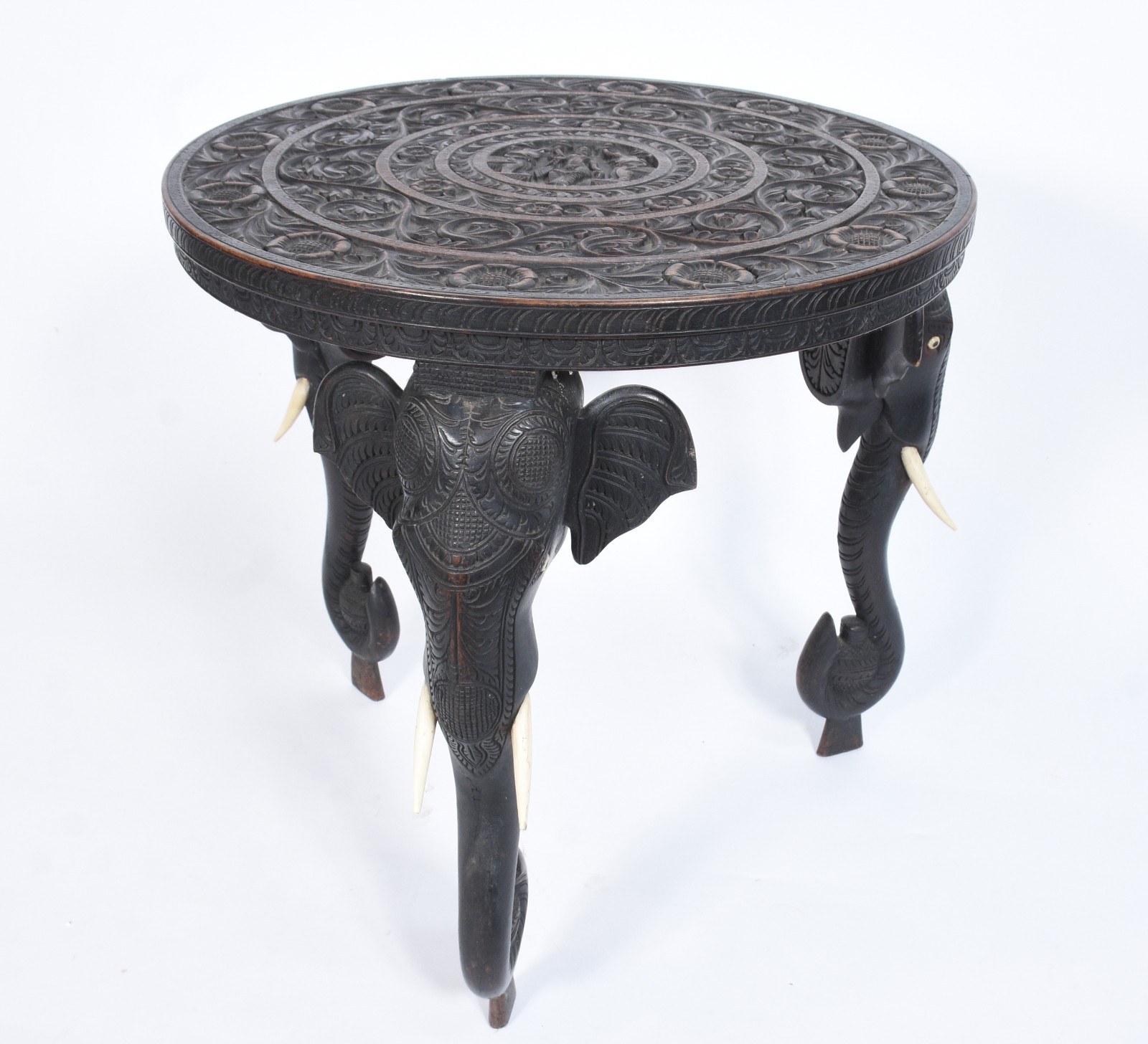 Mesa redonda oriental de madeira nobre entalhada, pernas na forma de... - foto 3 de 5