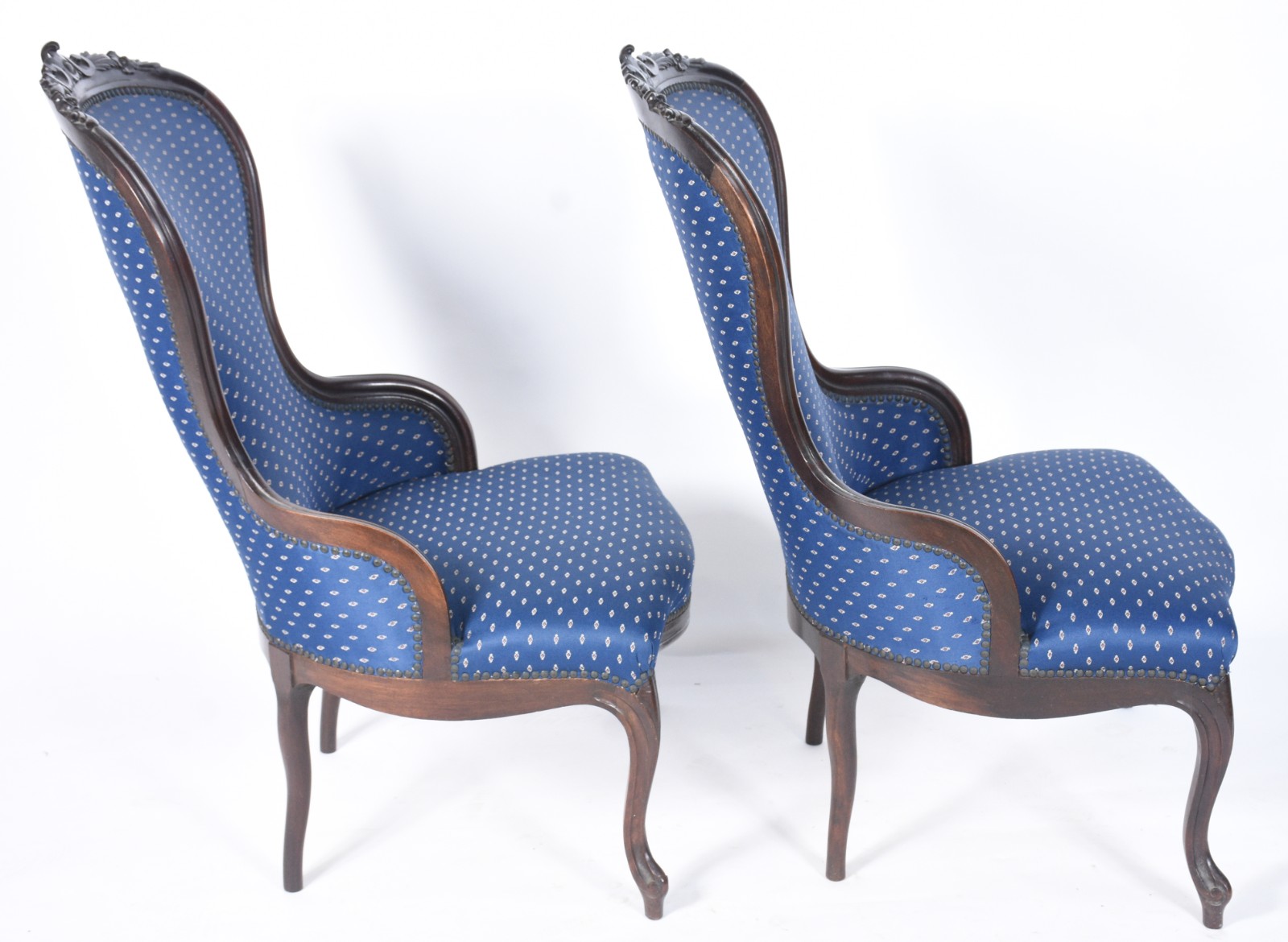 Par de poltronas de madeira nobre, estilo vitorianas, estofadas e... - foto 3 de 7