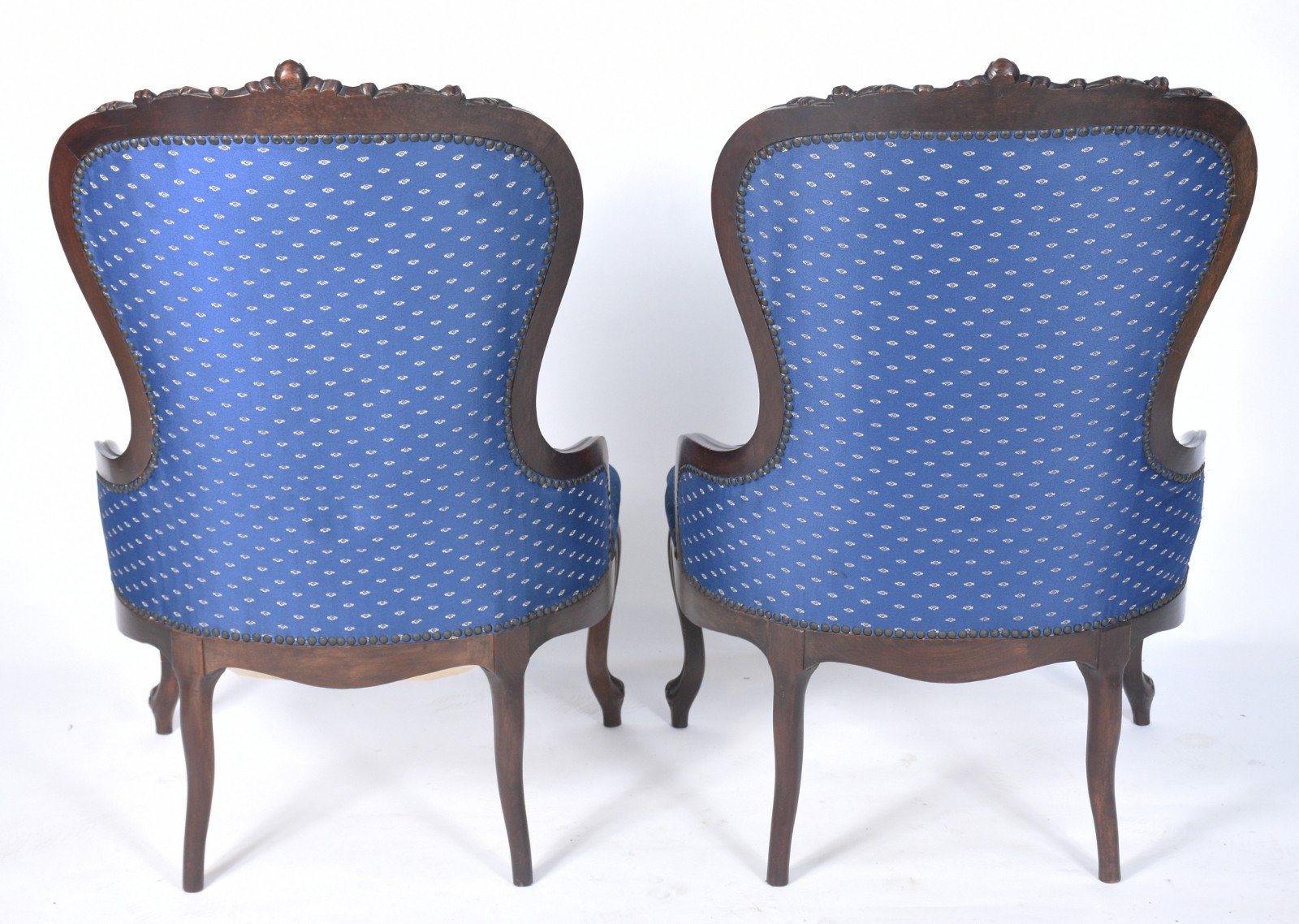 Par de poltronas de madeira nobre, estilo vitorianas, estofadas e... - foto 4 de 7
