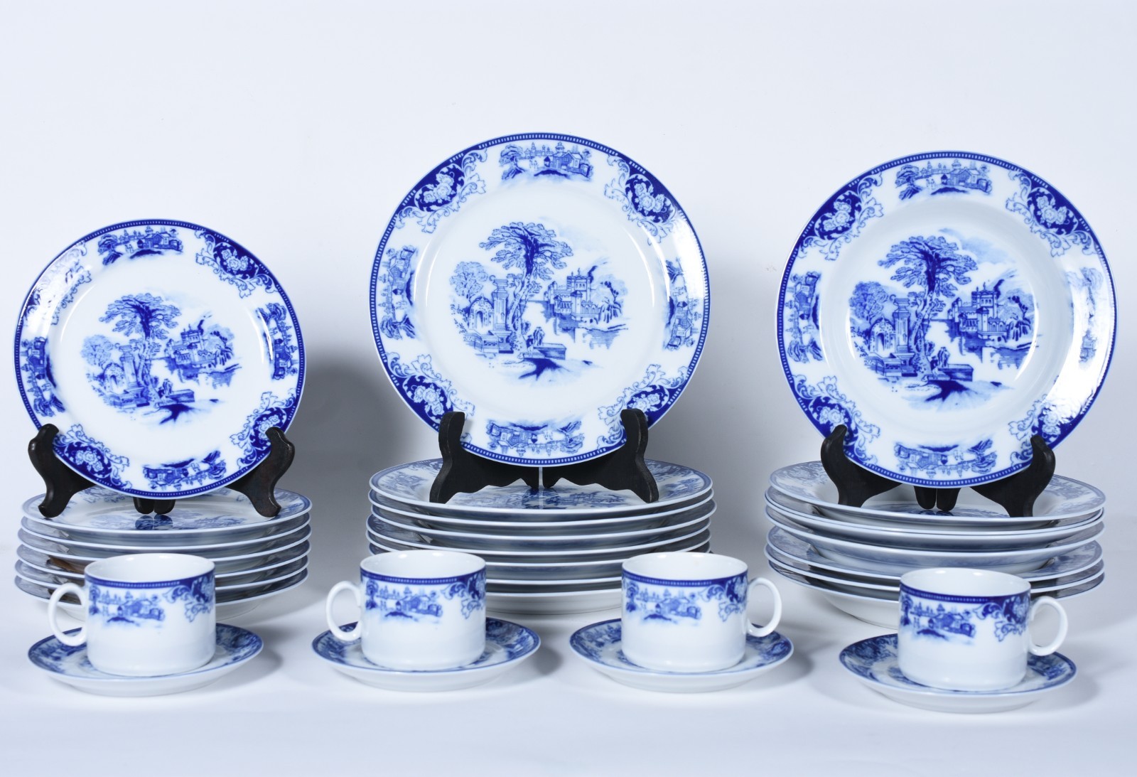 Aparelho de chá e jantar de porcelana Germer, azul e branca, composto... - foto 4 de 7