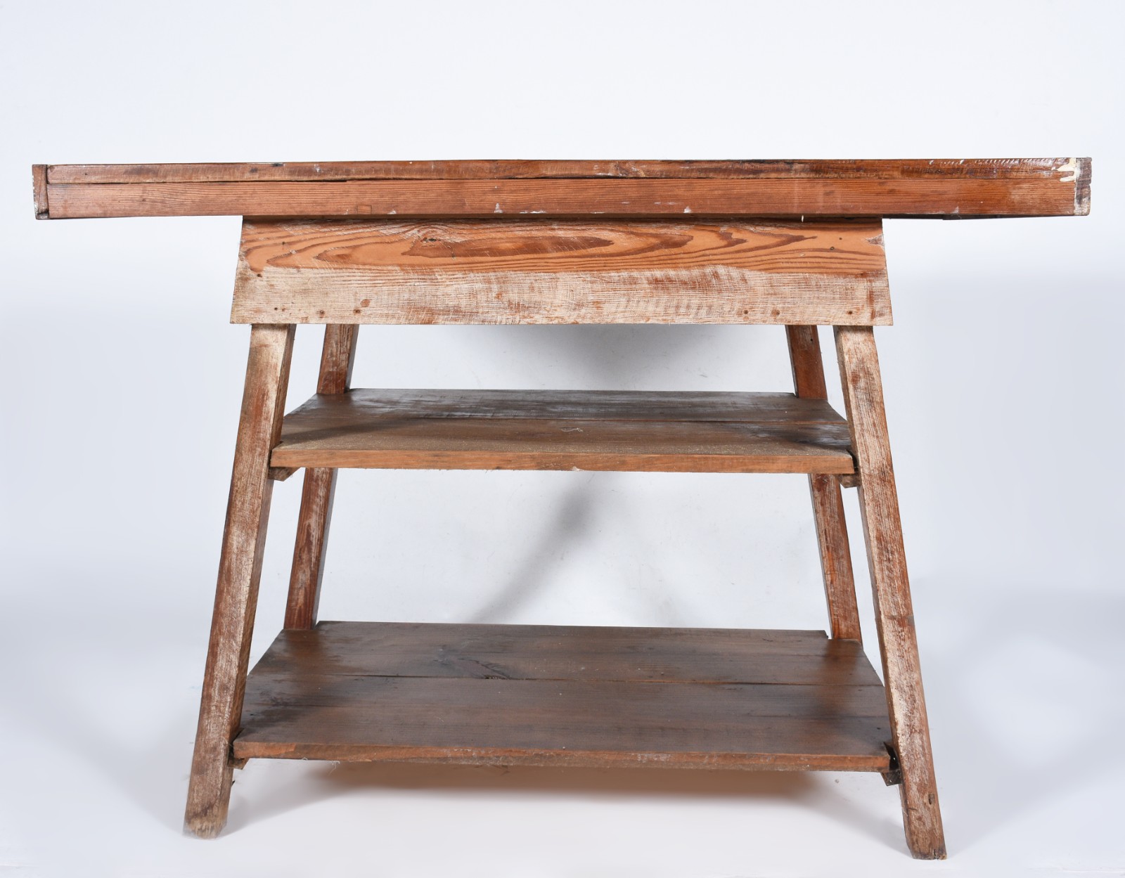 Mesa/aparador de pinho de riga, tampo retangular com saia recortada... - foto 4 de 10