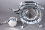 Elegante samovar ingles de silver plated, pés f... - Elegante samovar ingles de silver plated, pés frisados.