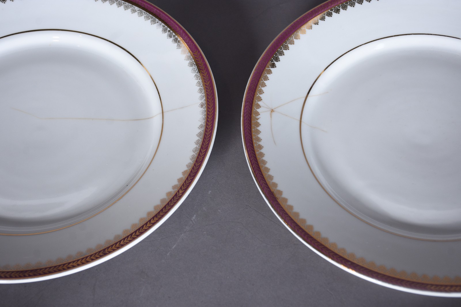 Serviço de jantar de porcelana Mauá, branca com friso bordeaux e... - foto 8 de 8