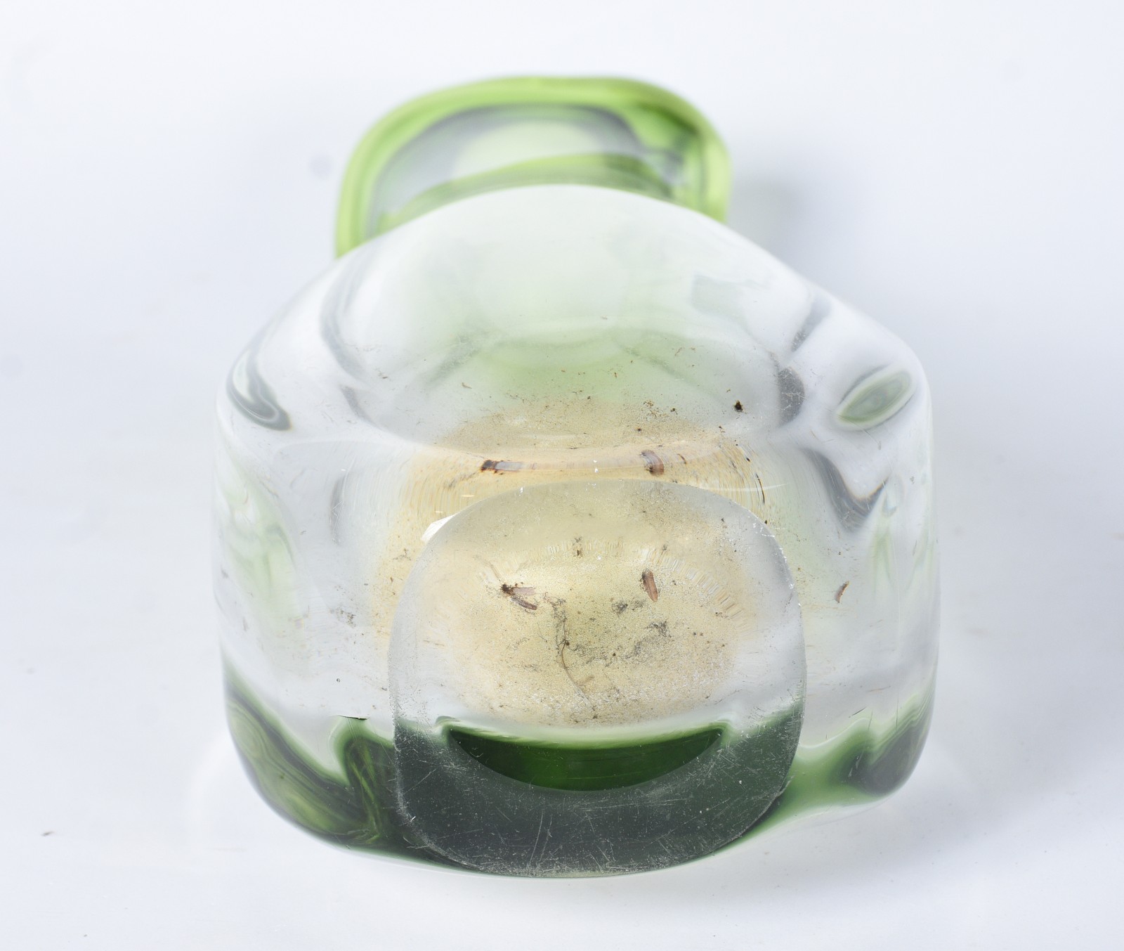 Vaso decorativo em bloco de vidro verde degradé, borda ondulada. - foto 5 de 5