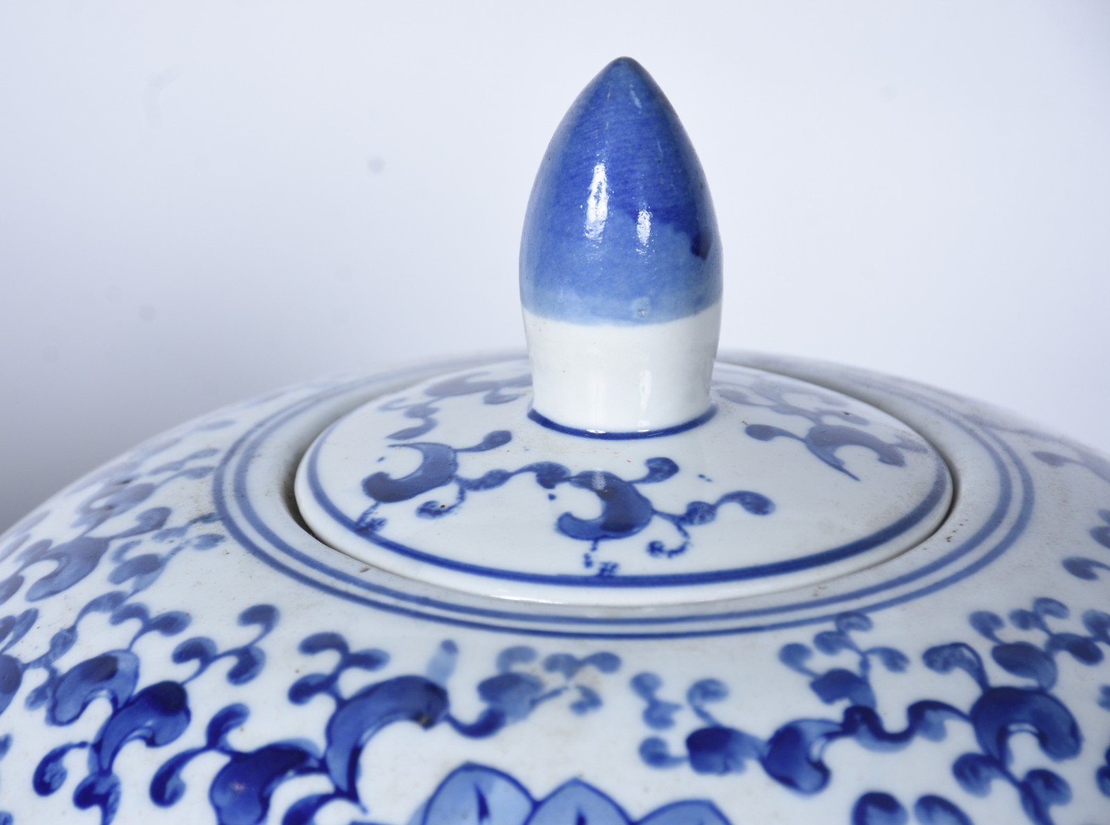 Par de potiches de porcelana oriental azul e branca. - foto 3 de 6