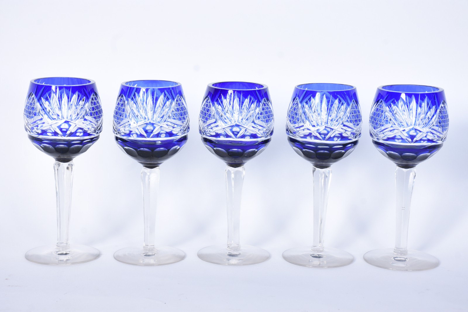 Cinco taças para vinho em demi cristal doublé azul lapidado. - foto 1 de 4