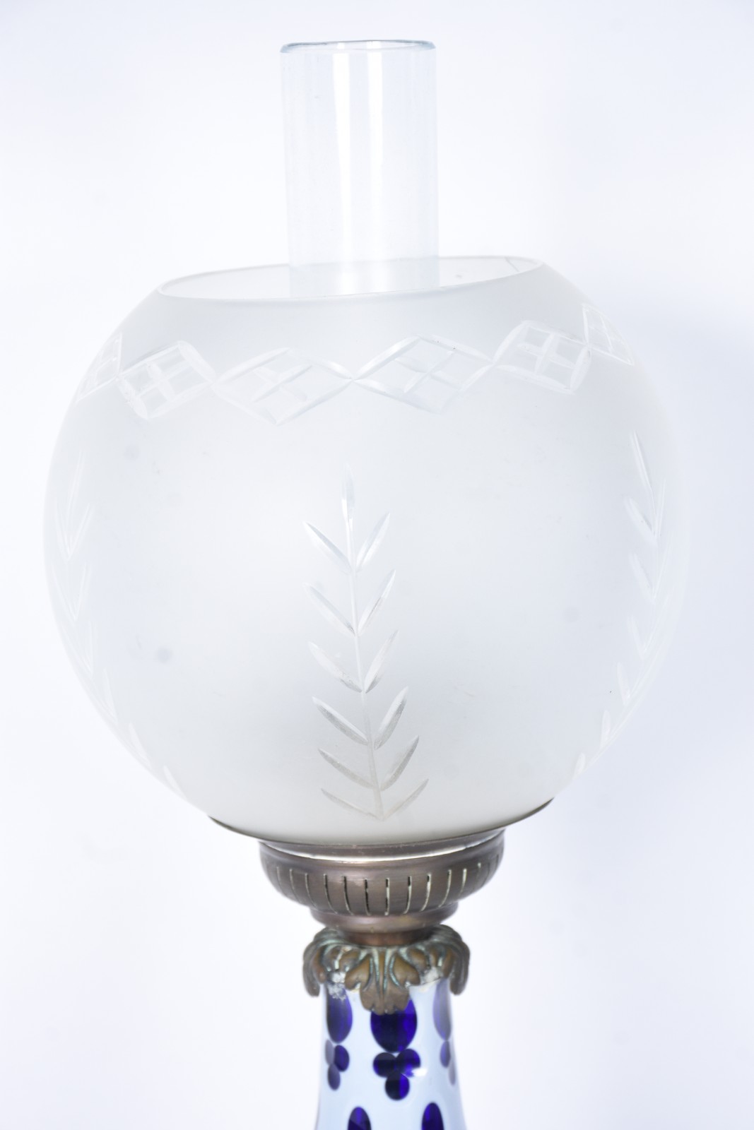 Abatjour de cristal overlay azule branco com cúpula na forma de globo... - foto 3 de 6