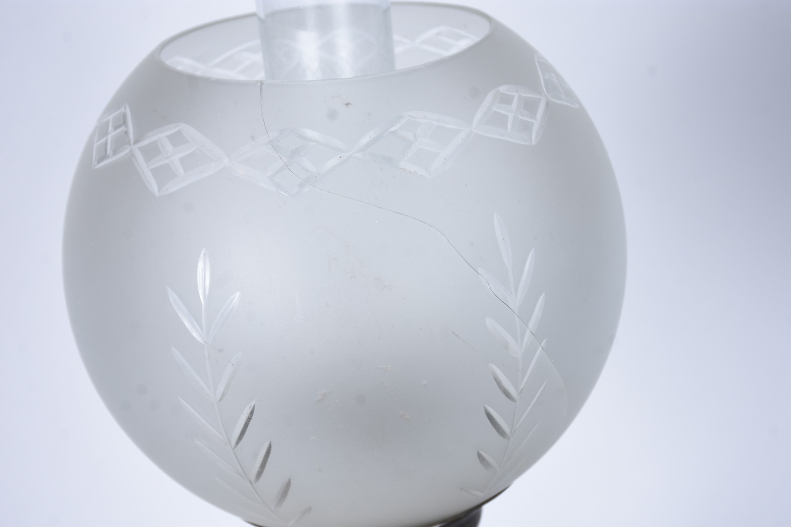 Abatjour de cristal overlay azule branco com cúpula na forma de globo... - foto 6 de 6