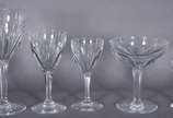 CRISTALLERIE LORRAINE,  - Serviço de taças de cristal frances facetado, composto de: 8 para champagne (6 com bicados), 9 para vinho tinto, 9 para vinho branco e 9 para licor (v