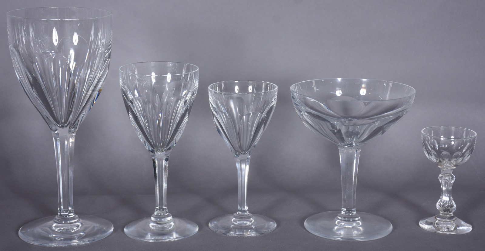 Serviço de taças de cristal frances facetado, composto de: 8 para... - foto 2 de 6