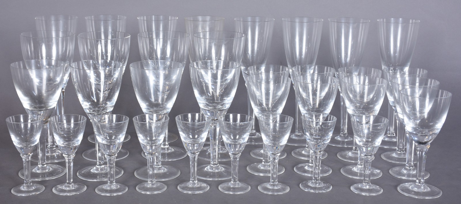 Serviço de taças de cristal liso, composto de: 8 flutes, 4 para vinho... - foto 1 de 4