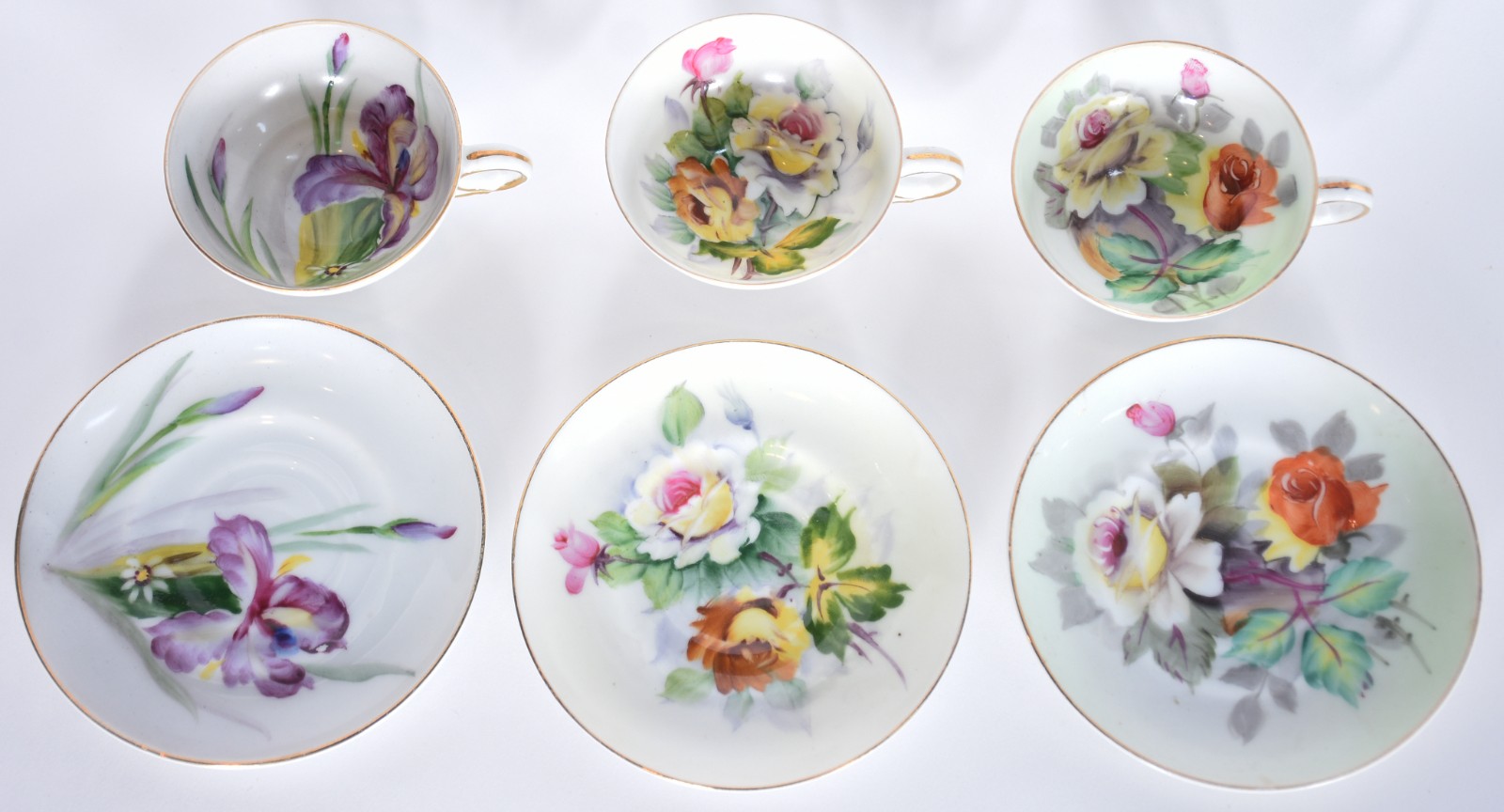 Diversas peças, sendo: 8 xícaras de café com pires de porcelana... - foto 2 de 6