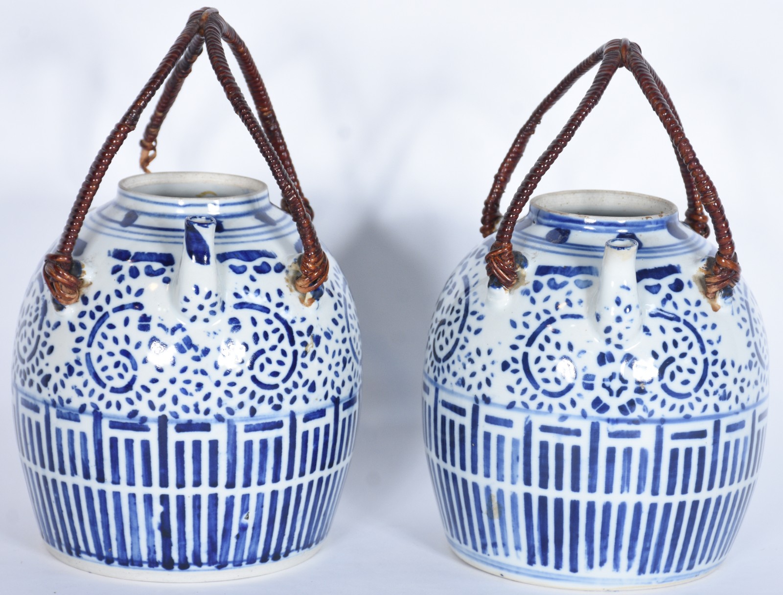 Par de grandes bules de porcelana chinesa azul e branca, alças de... - foto 2 de 6